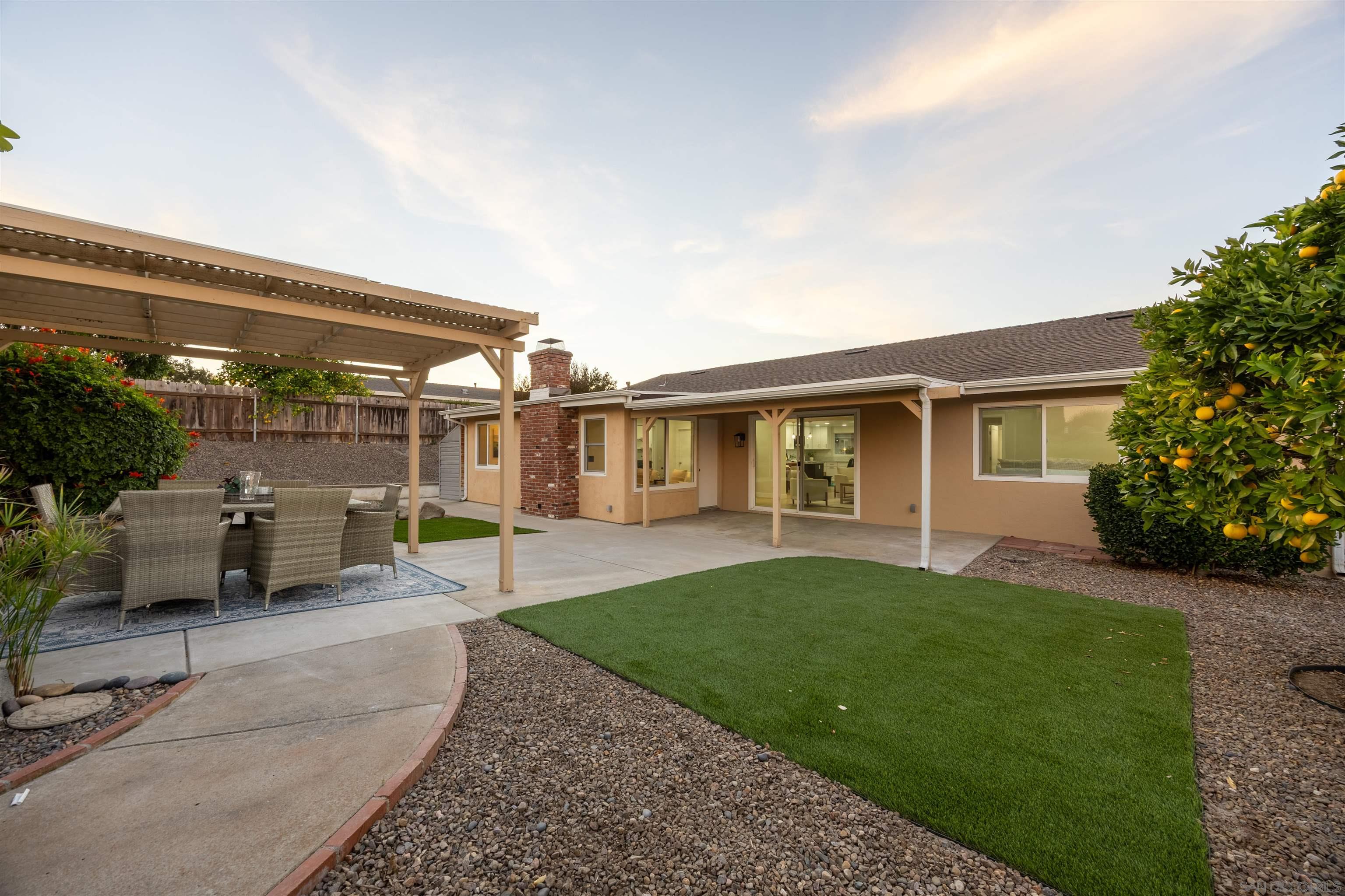 Detail Gallery Image 19 of 25 For 16881  Bellota Dr, San Diego,  CA 92128 - 2 Beds | 2 Baths