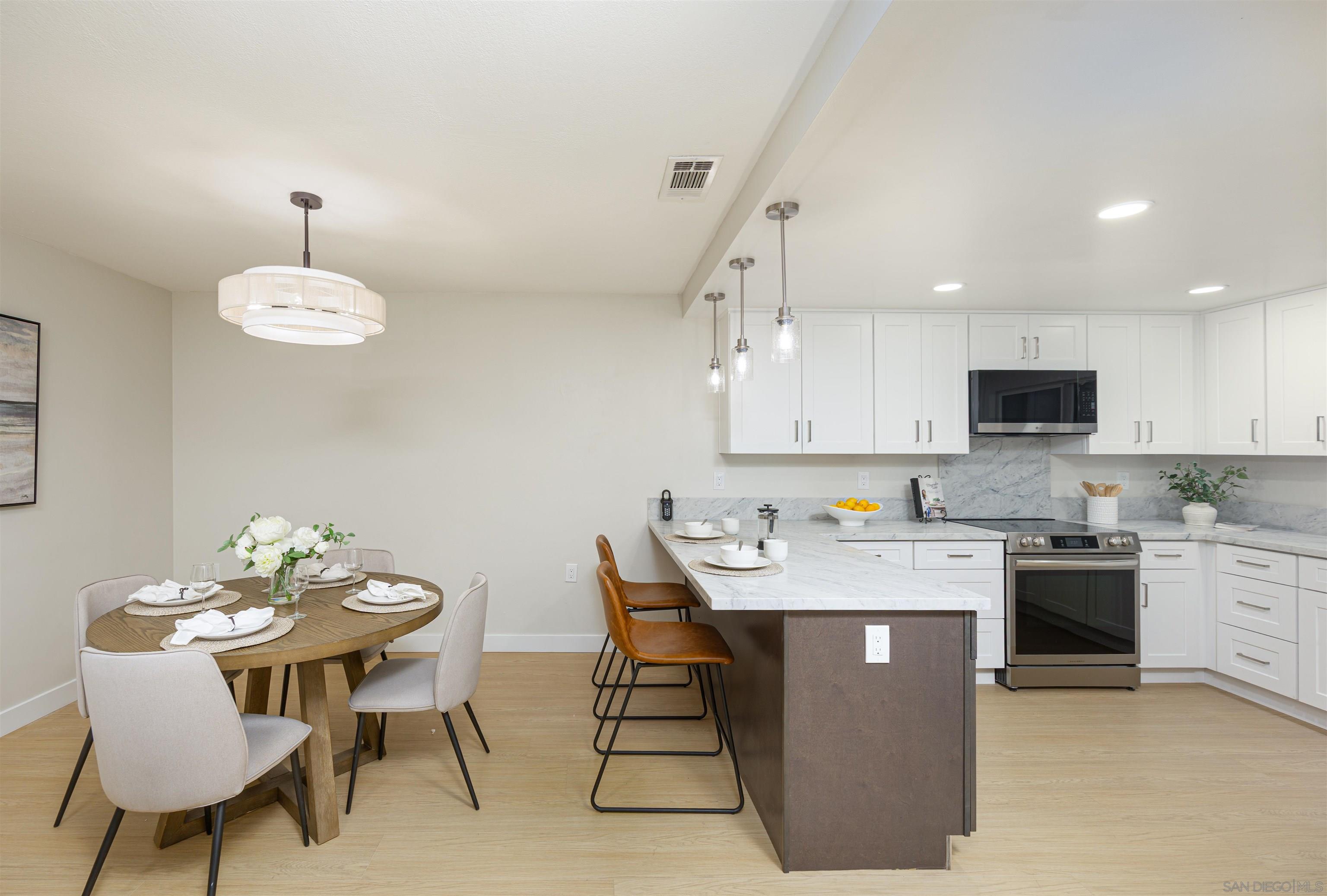 Detail Gallery Image 4 of 25 For 16881  Bellota Dr, San Diego,  CA 92128 - 2 Beds | 2 Baths