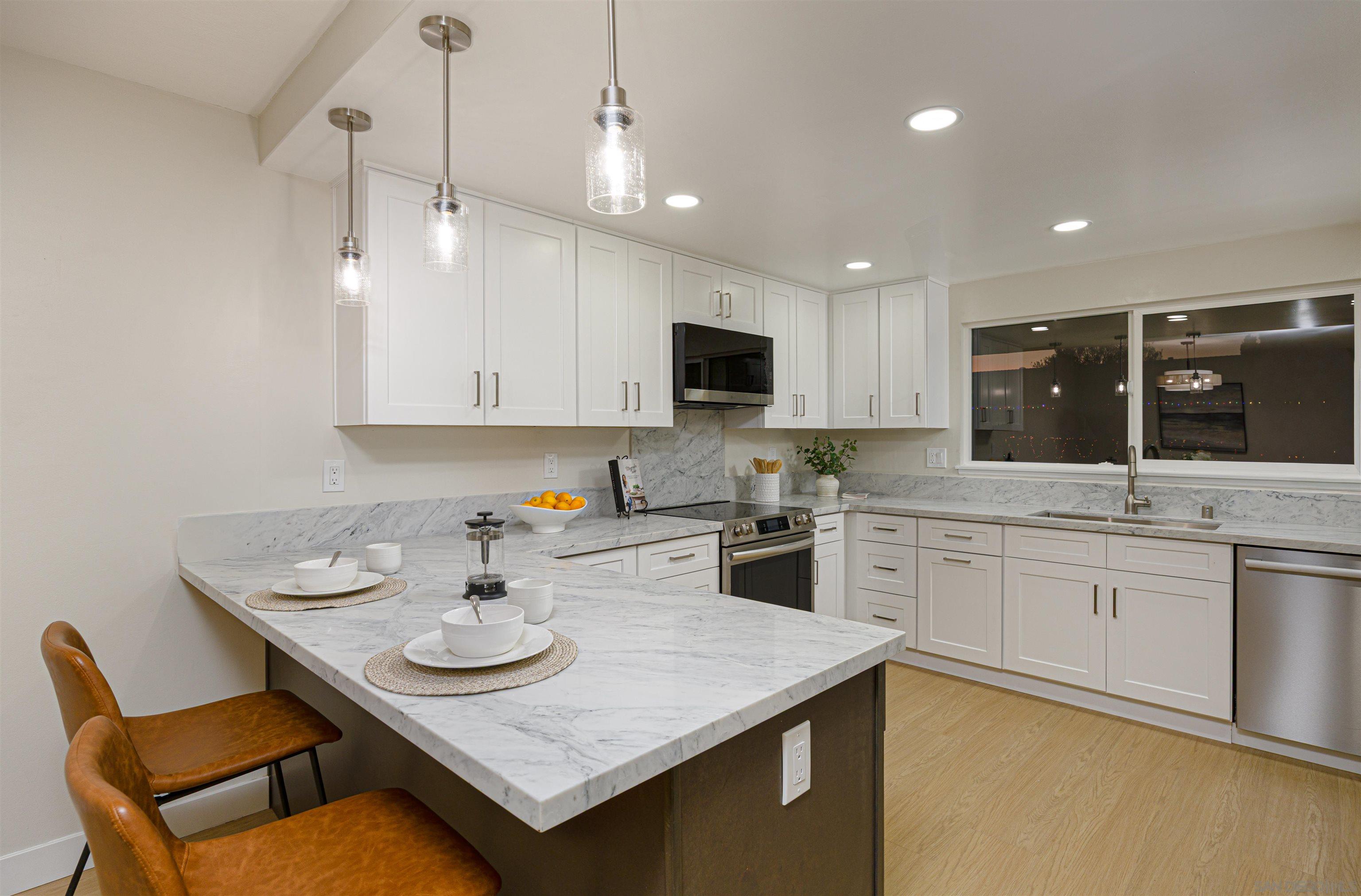 Detail Gallery Image 6 of 25 For 16881  Bellota Dr, San Diego,  CA 92128 - 2 Beds | 2 Baths