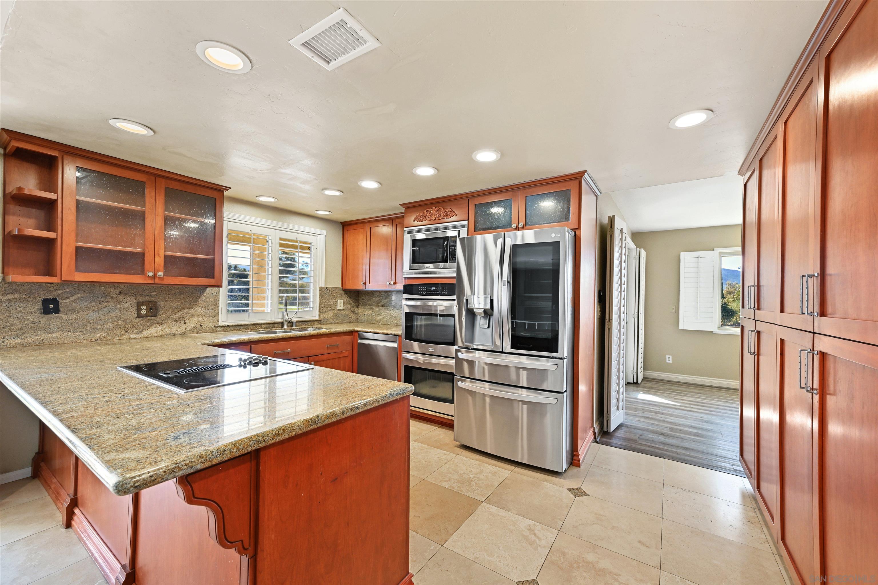 Detail Gallery Image 11 of 54 For 9219  Inverness Rd., Santee,  CA 92071 - 3 Beds | 3 Baths