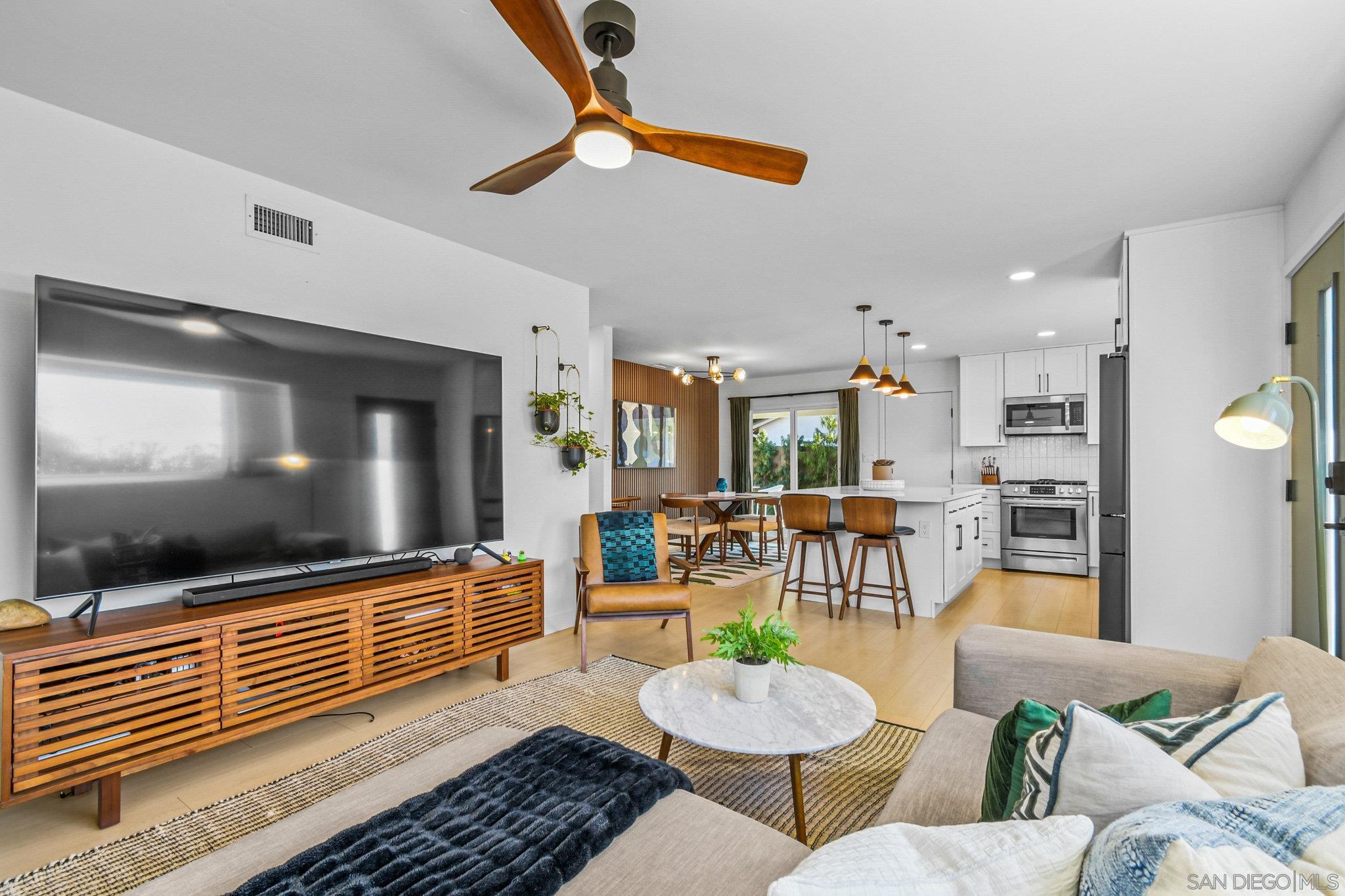 Detail Gallery Image 6 of 26 For 3561  Accomac Ave, San Diego,  CA 92111 - 3 Beds | 2 Baths