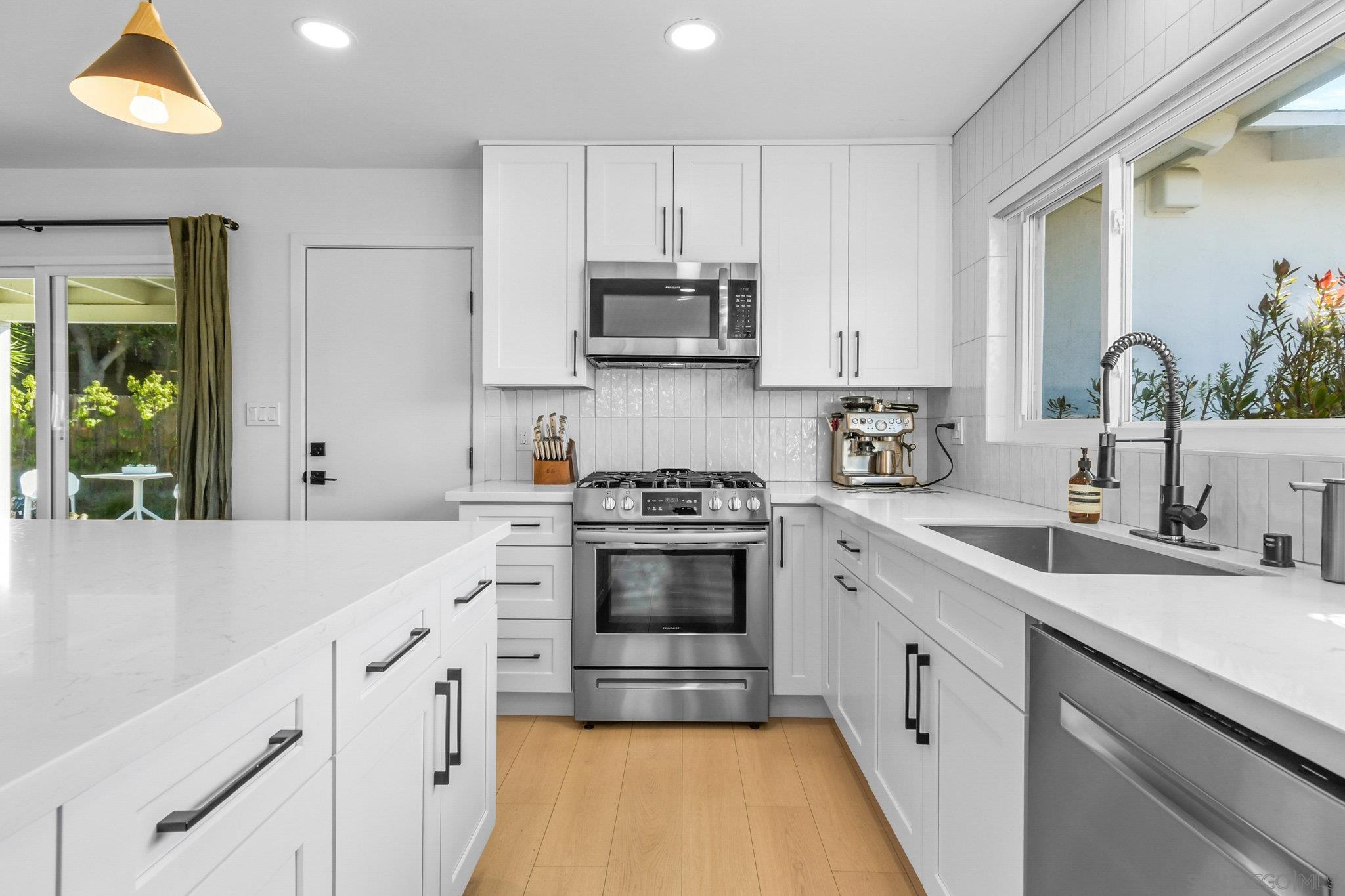 Detail Gallery Image 8 of 26 For 3561  Accomac Ave, San Diego,  CA 92111 - 3 Beds | 2 Baths