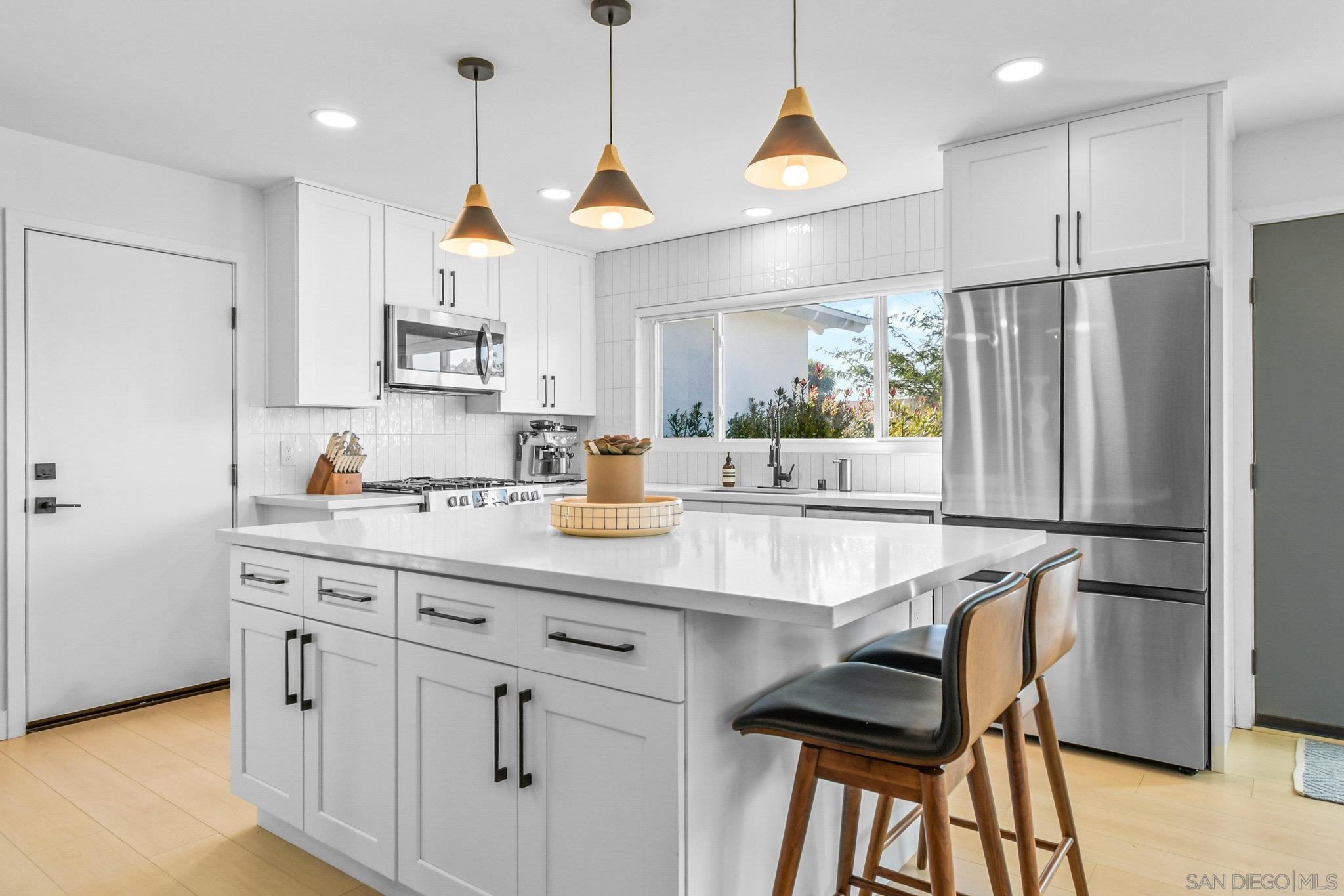 Detail Gallery Image 10 of 26 For 3561  Accomac Ave, San Diego,  CA 92111 - 3 Beds | 2 Baths