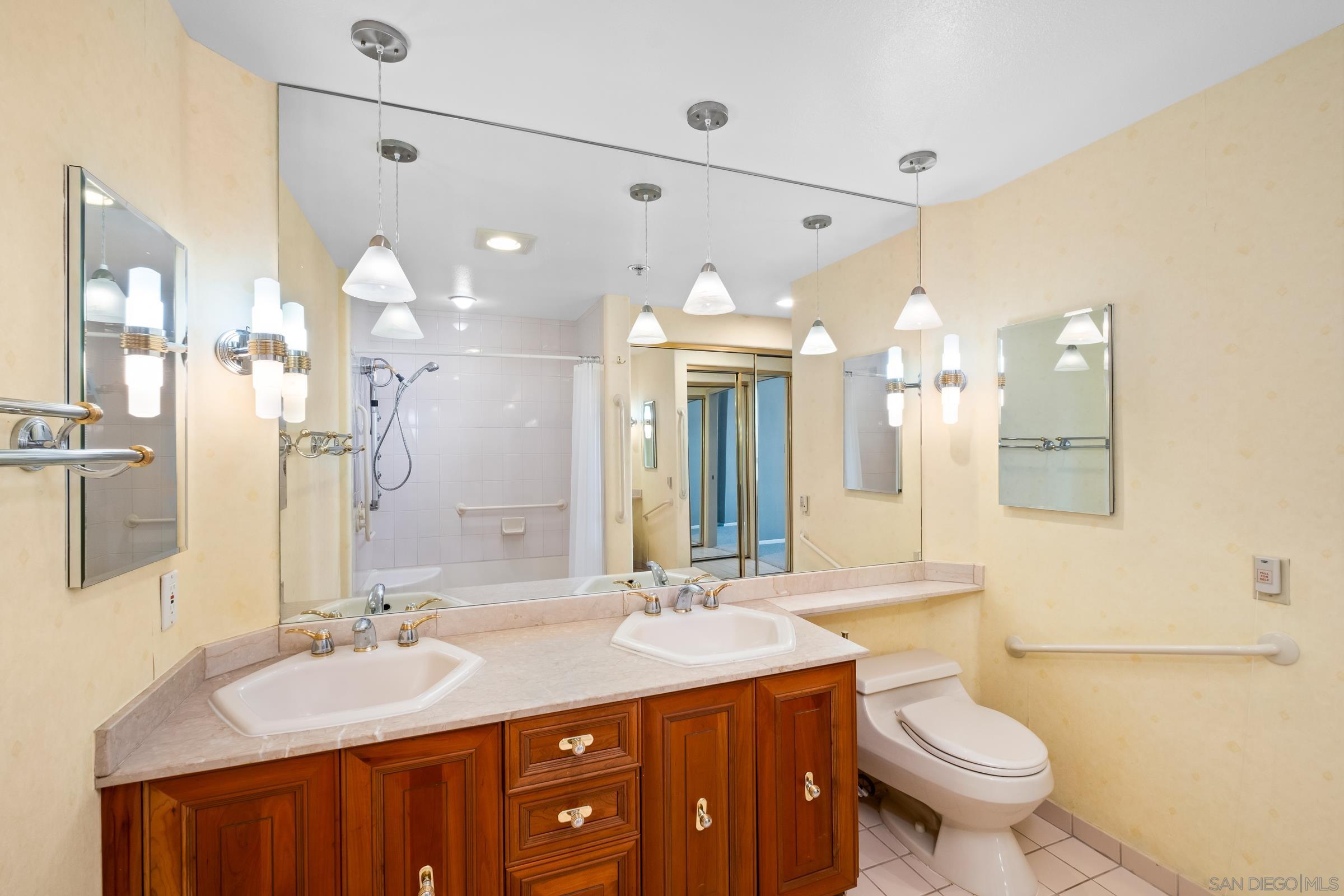 Detail Gallery Image 4 of 20 For 3890  Nobel  #1402,  San Diego,  CA 92122 - 2 Beds | 2 Baths