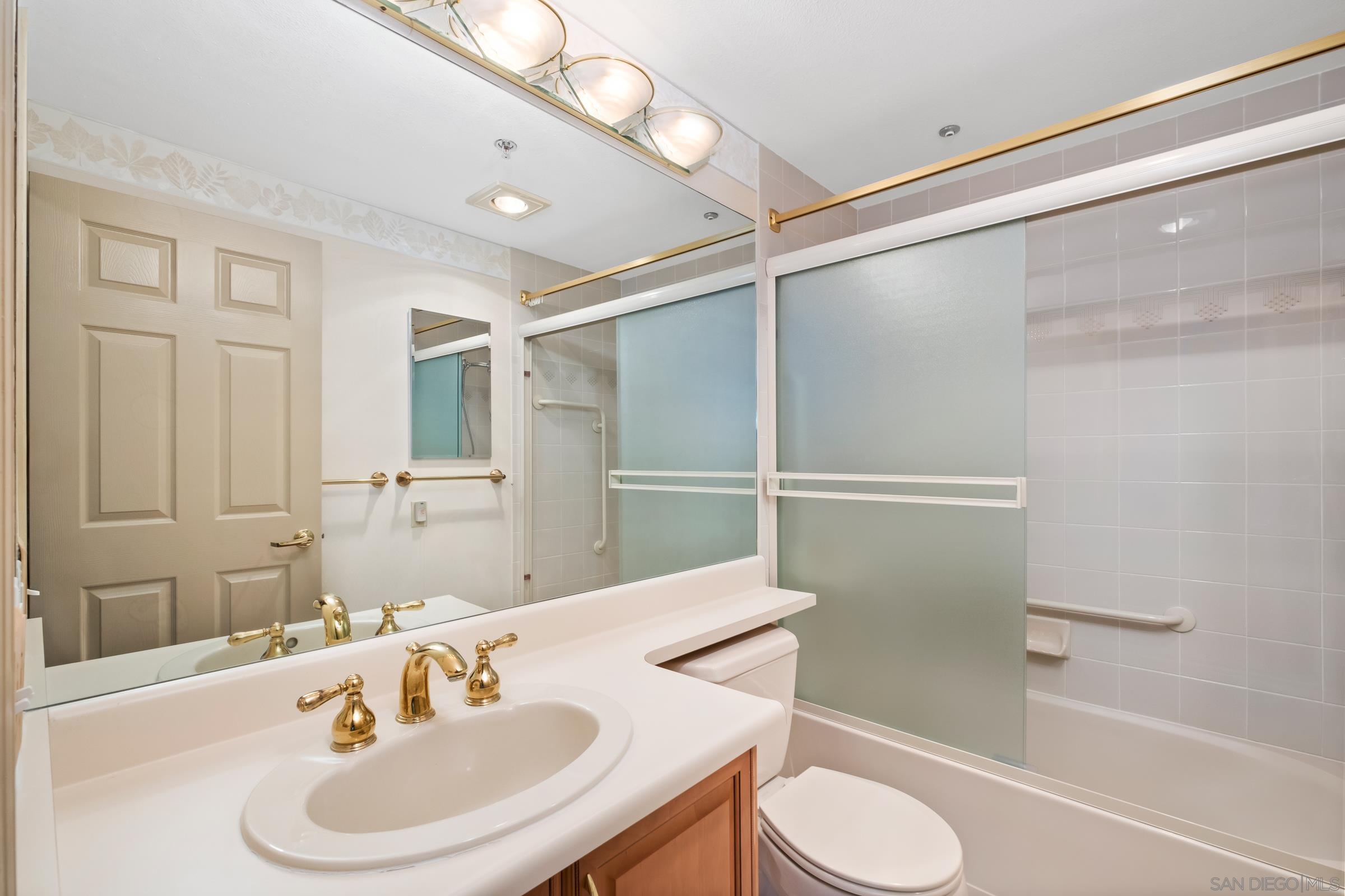 Detail Gallery Image 6 of 20 For 3890  Nobel  #1402,  San Diego,  CA 92122 - 2 Beds | 2 Baths