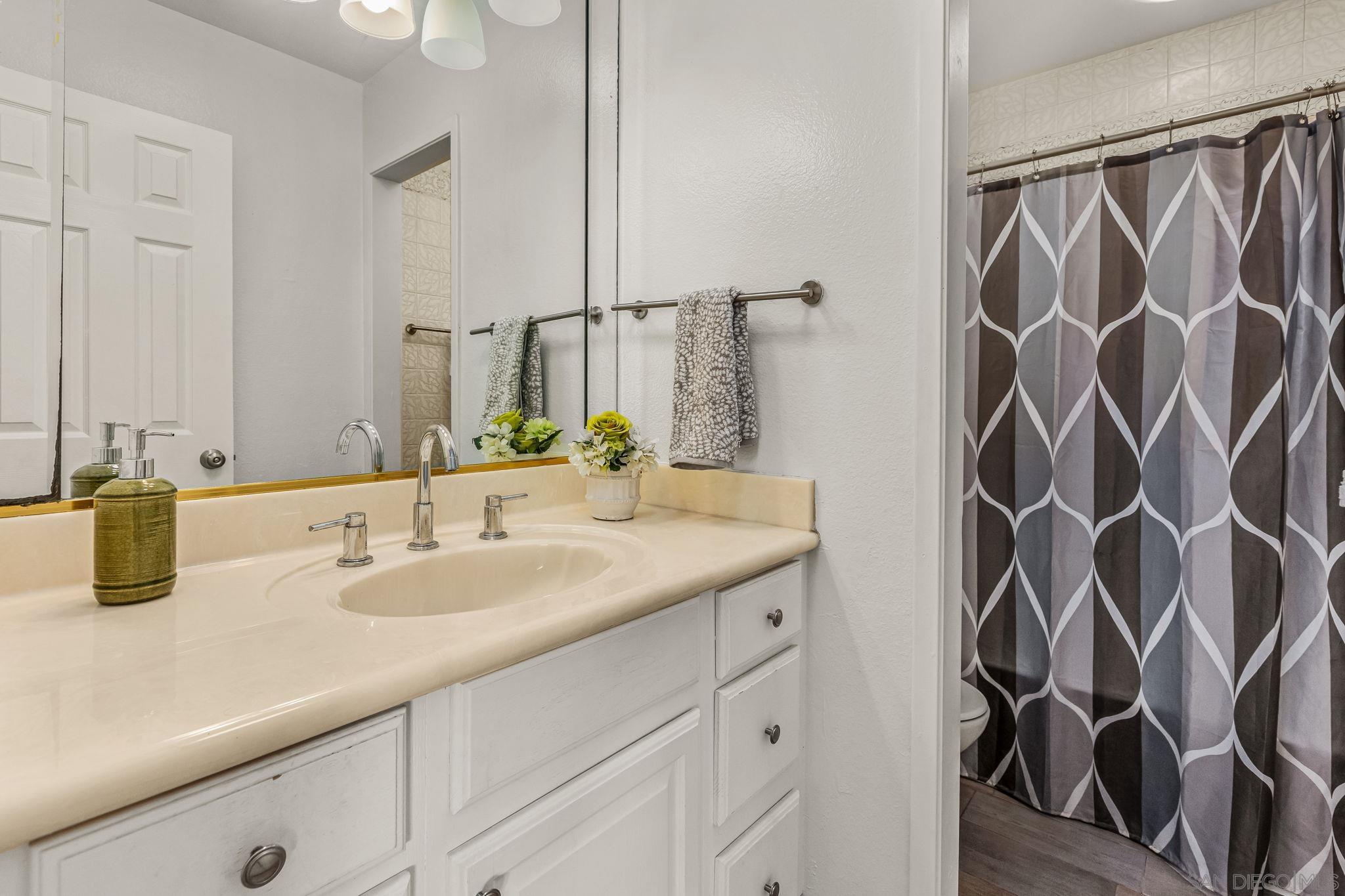 Detail Gallery Image 21 of 26 For 7779  Camino Glorita, San Diego,  CA 92122 - 3 Beds | 1/1 Baths