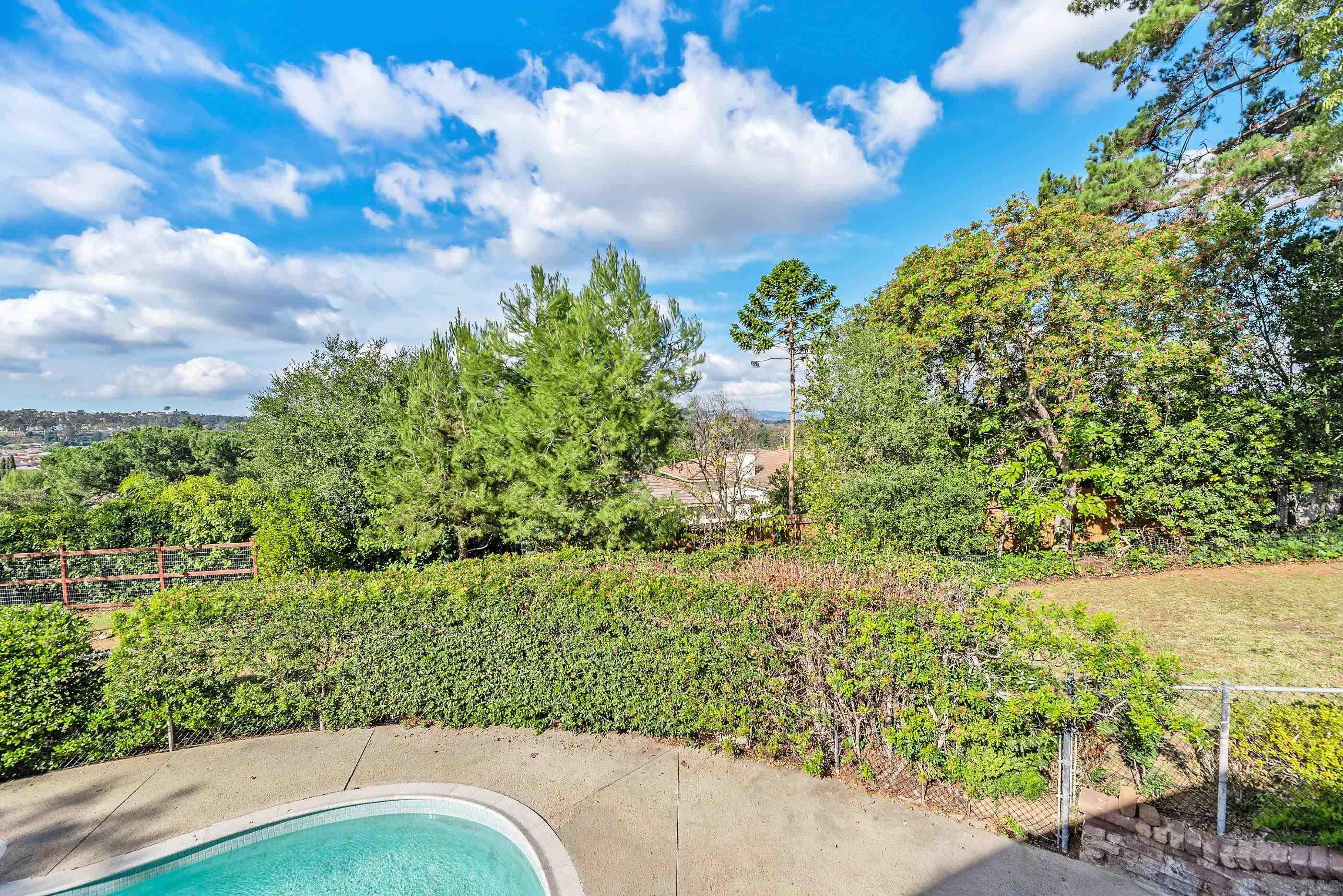 Detail Gallery Image 11 of 66 For 13003  Corte Susana, Poway,  CA 92064 - 4 Beds | 2/1 Baths