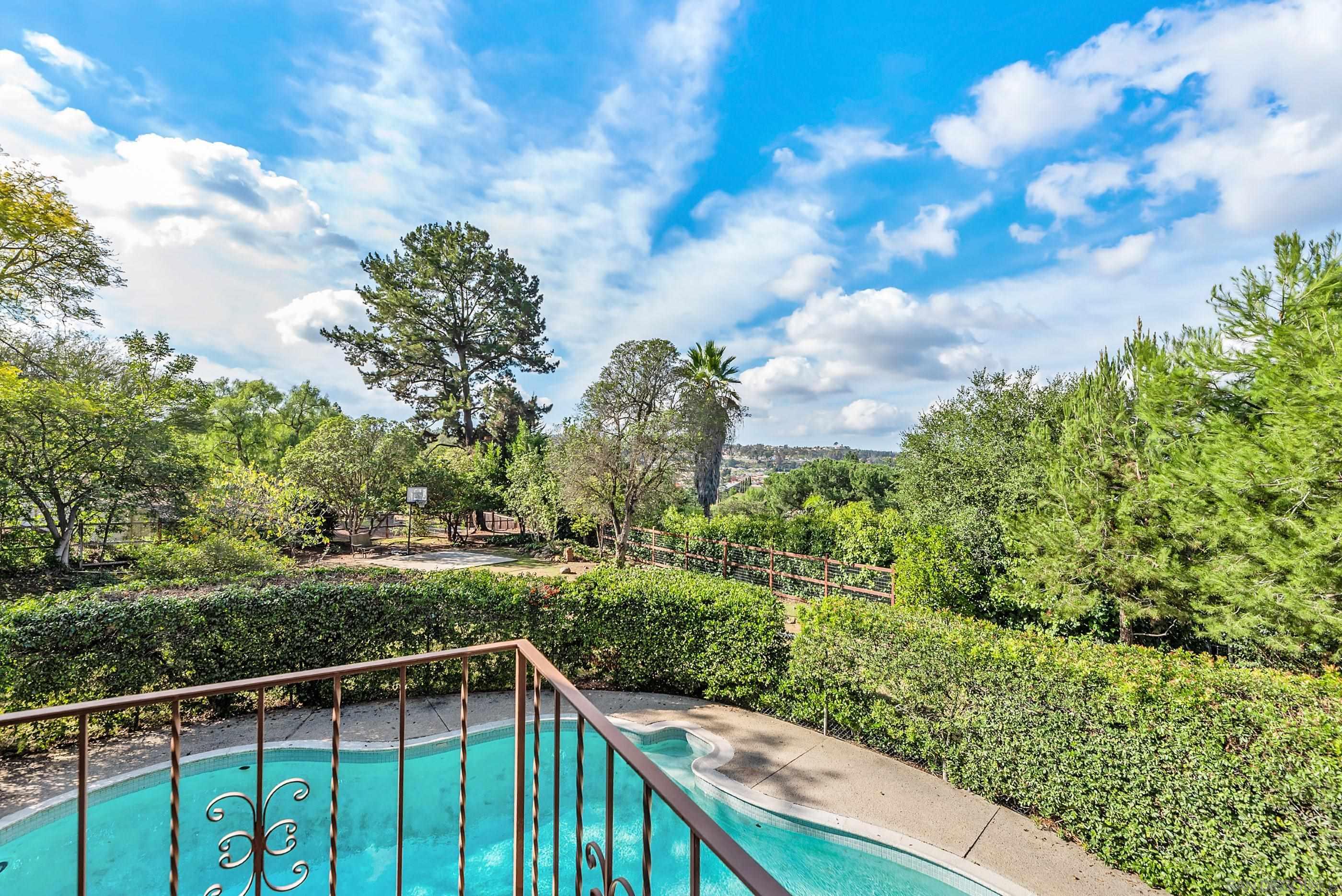 Detail Gallery Image 12 of 66 For 13003  Corte Susana, Poway,  CA 92064 - 4 Beds | 2/1 Baths