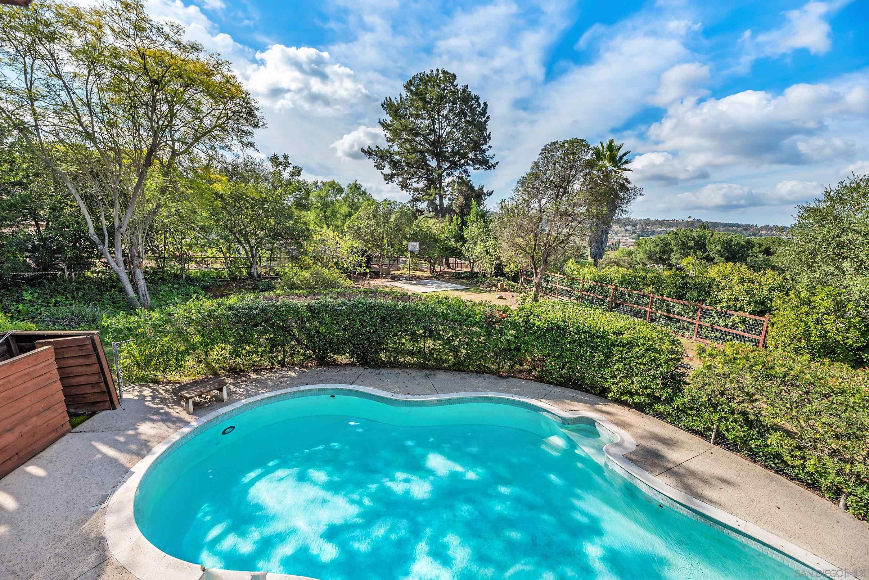 Detail Gallery Image 13 of 66 For 13003  Corte Susana, Poway,  CA 92064 - 4 Beds | 2/1 Baths