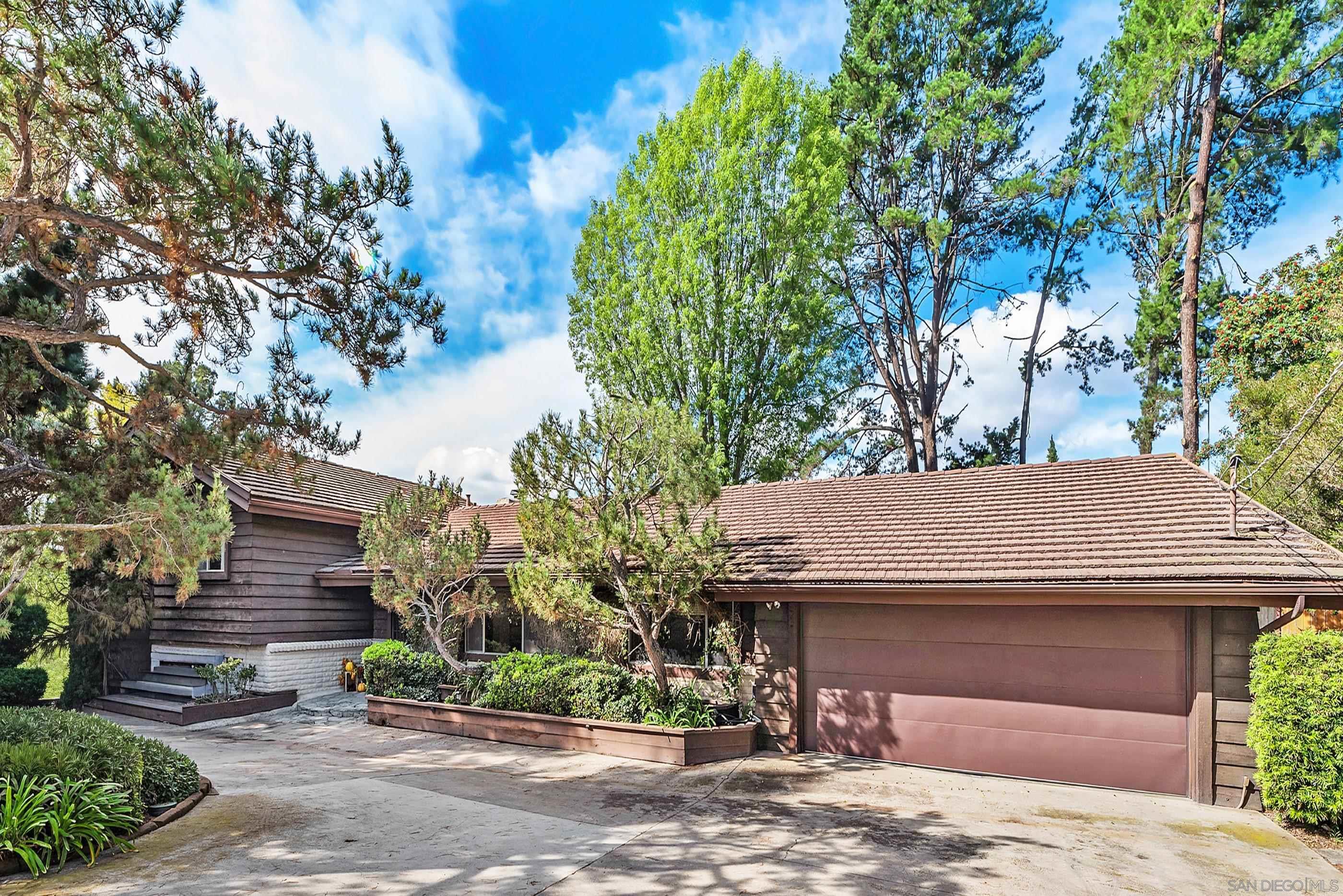 Detail Gallery Image 4 of 66 For 13003  Corte Susana, Poway,  CA 92064 - 4 Beds | 2/1 Baths