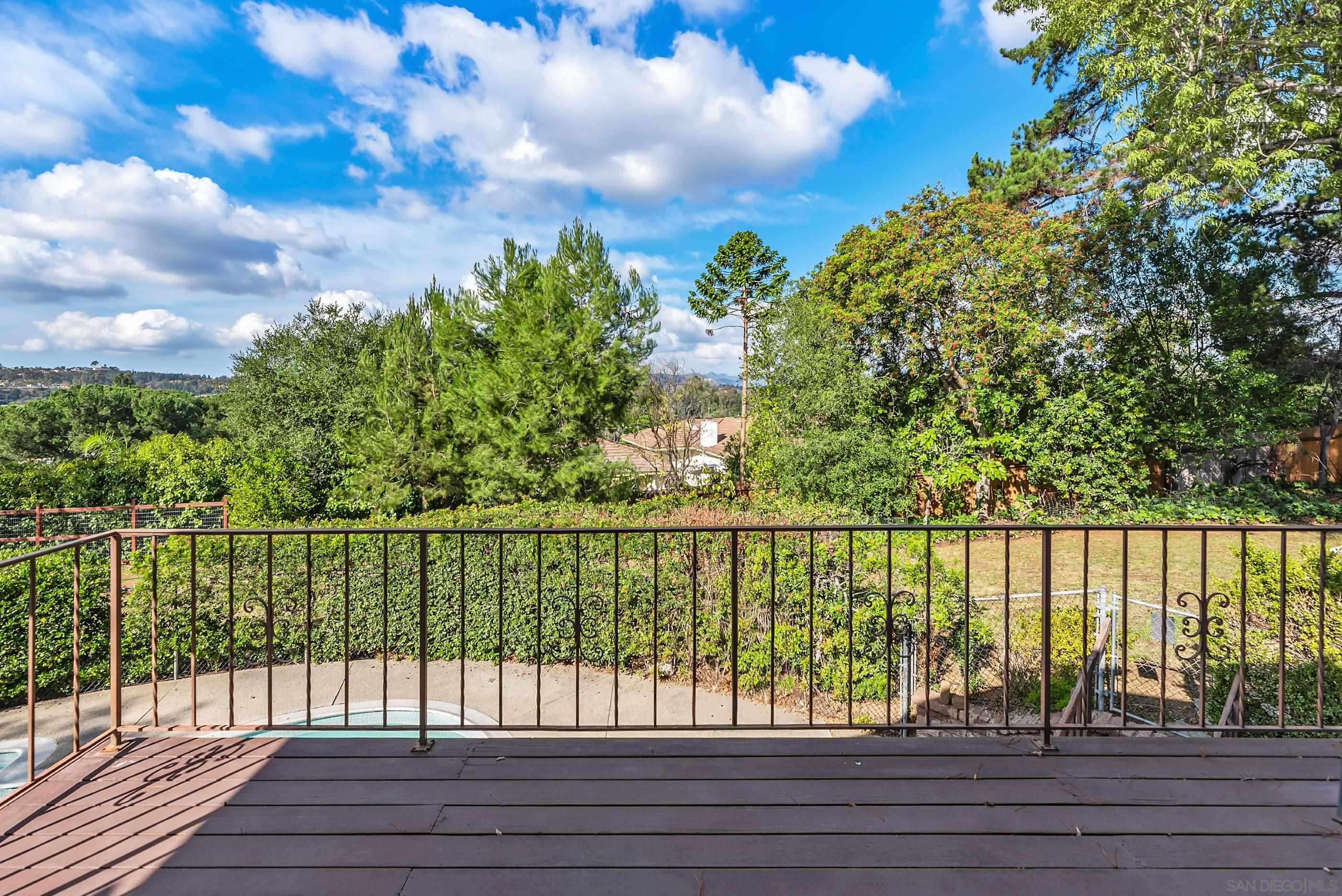 Detail Gallery Image 9 of 66 For 13003  Corte Susana, Poway,  CA 92064 - 4 Beds | 2/1 Baths