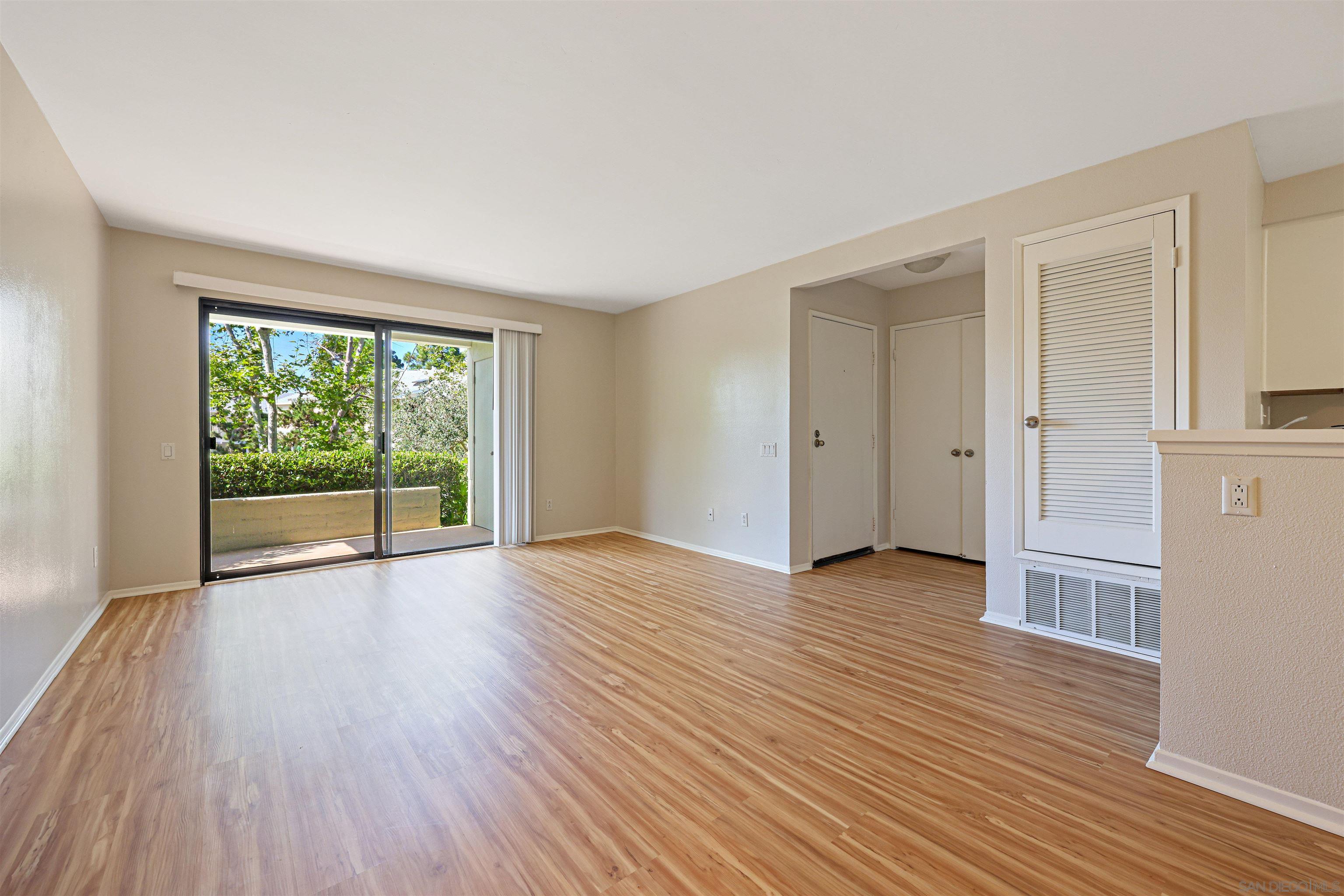Detail Gallery Image 2 of 37 For 12283  Carmel Vista Rd  122, San Diego,  CA 92130 - 1 Beds | 1 Baths