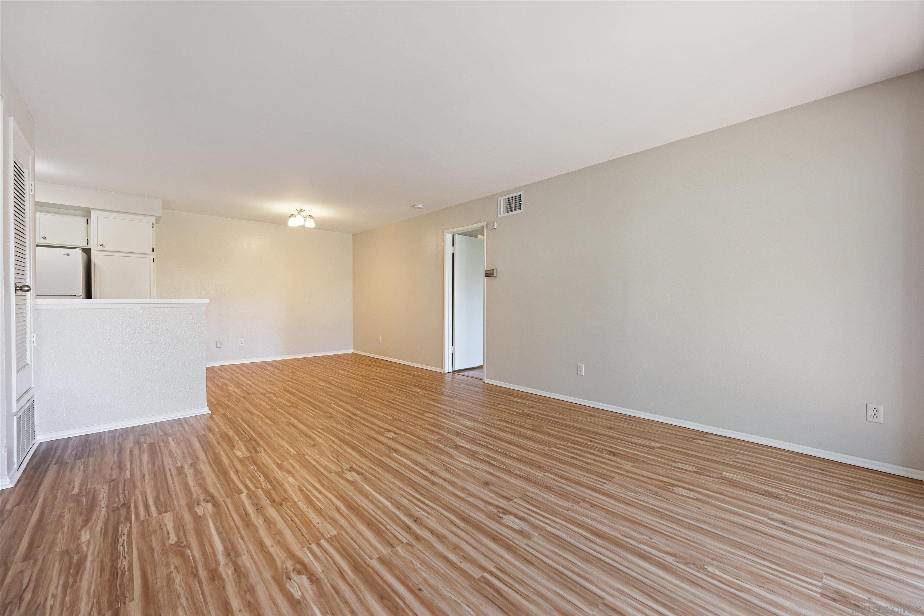 Detail Gallery Image 4 of 37 For 12283  Carmel Vista Rd  122, San Diego,  CA 92130 - 1 Beds | 1 Baths