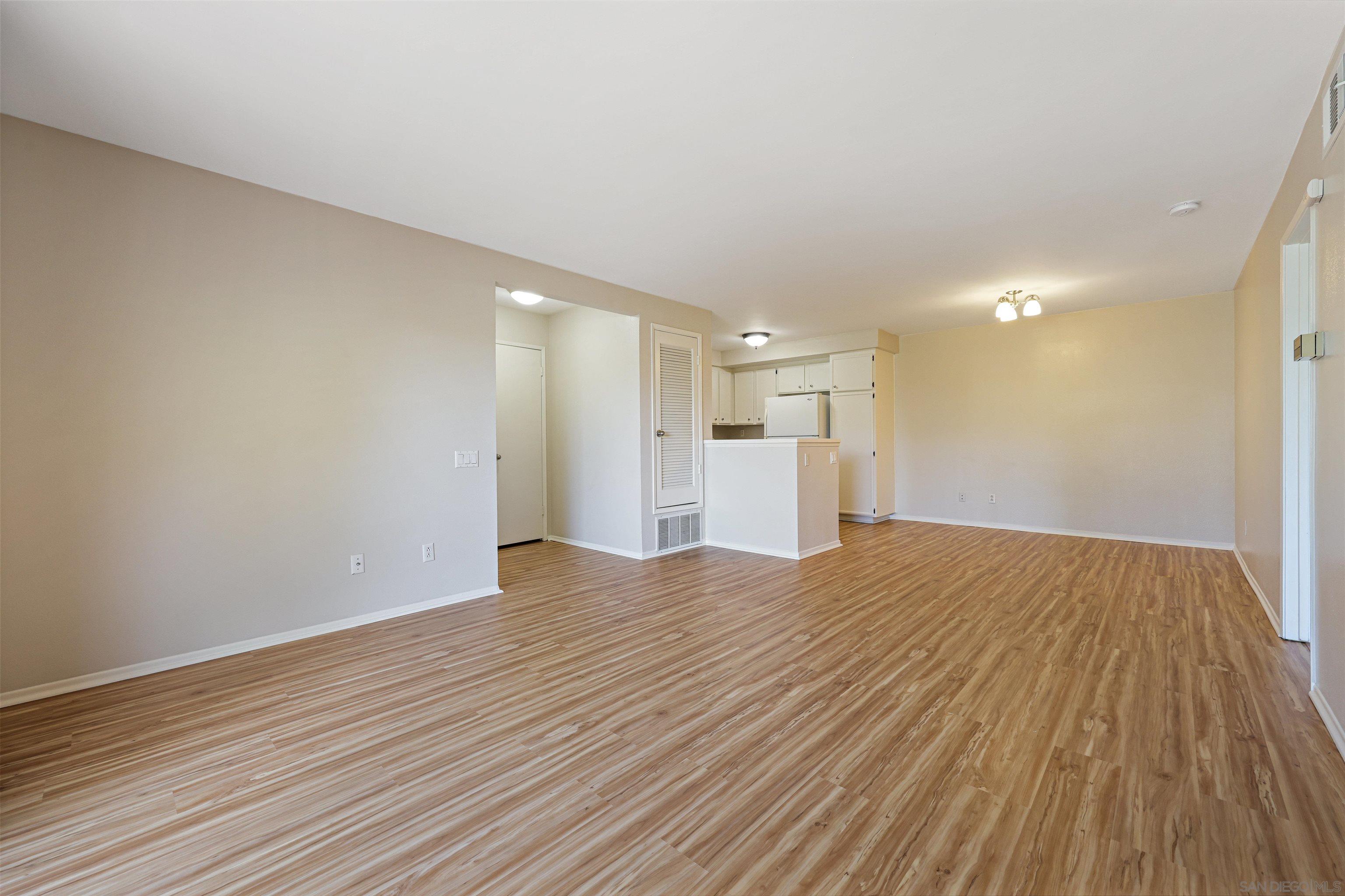 Detail Gallery Image 5 of 37 For 12283  Carmel Vista Rd  122, San Diego,  CA 92130 - 1 Beds | 1 Baths