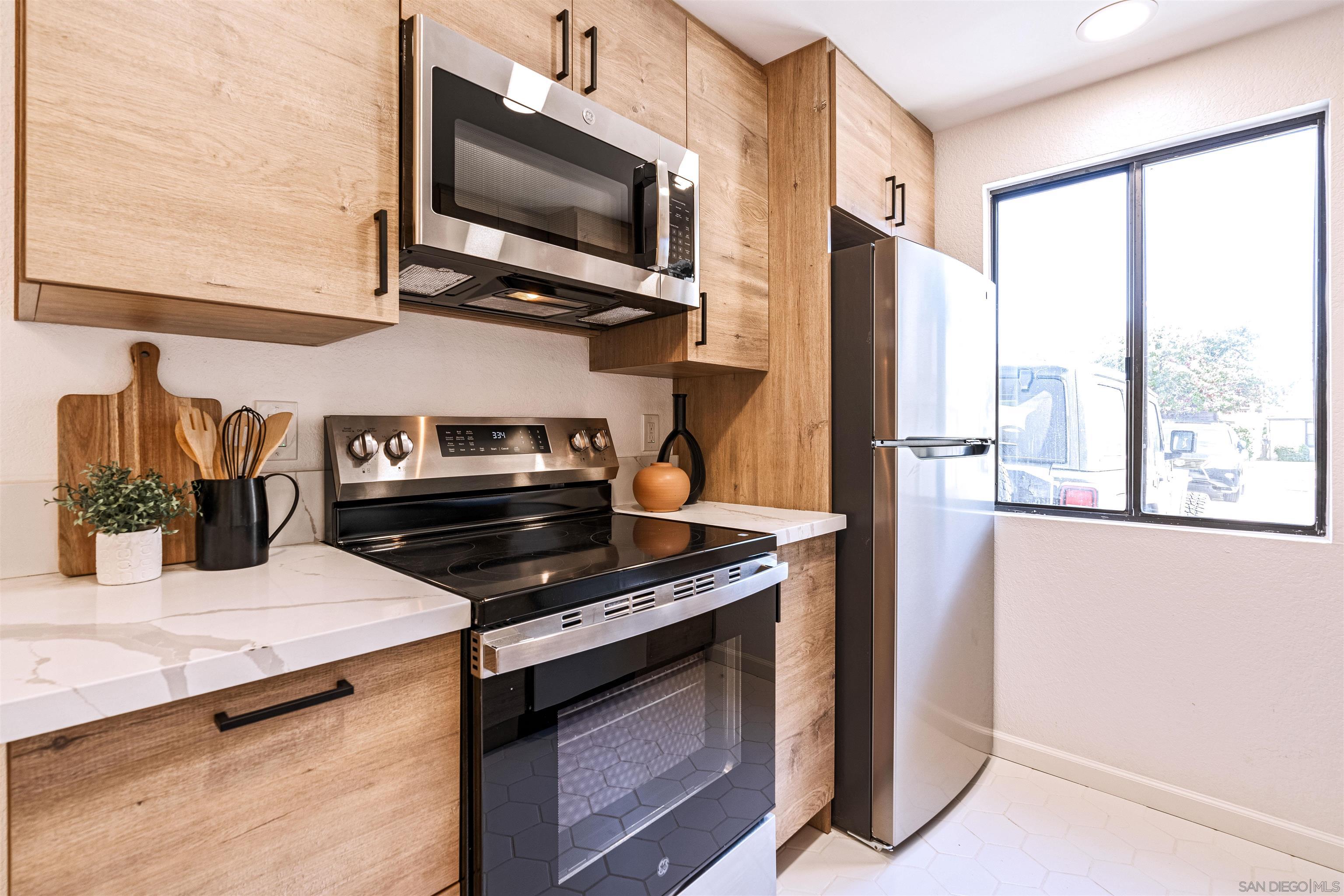 Detail Gallery Image 13 of 39 For 1654  Oliver Ave  #6,  San Diego,  CA 92109 - 2 Beds | 2 Baths