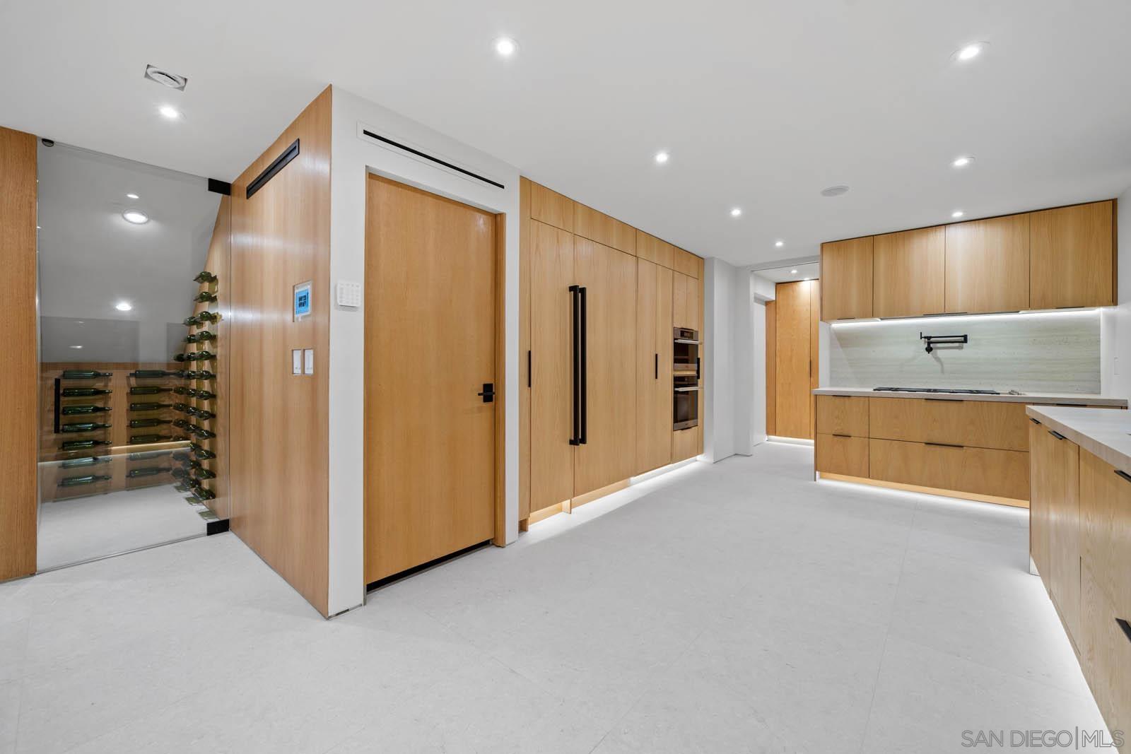 Detail Gallery Image 14 of 75 For 7376  Fay Ave, La Jolla,  CA 92037 - 8 Beds | 5 Baths