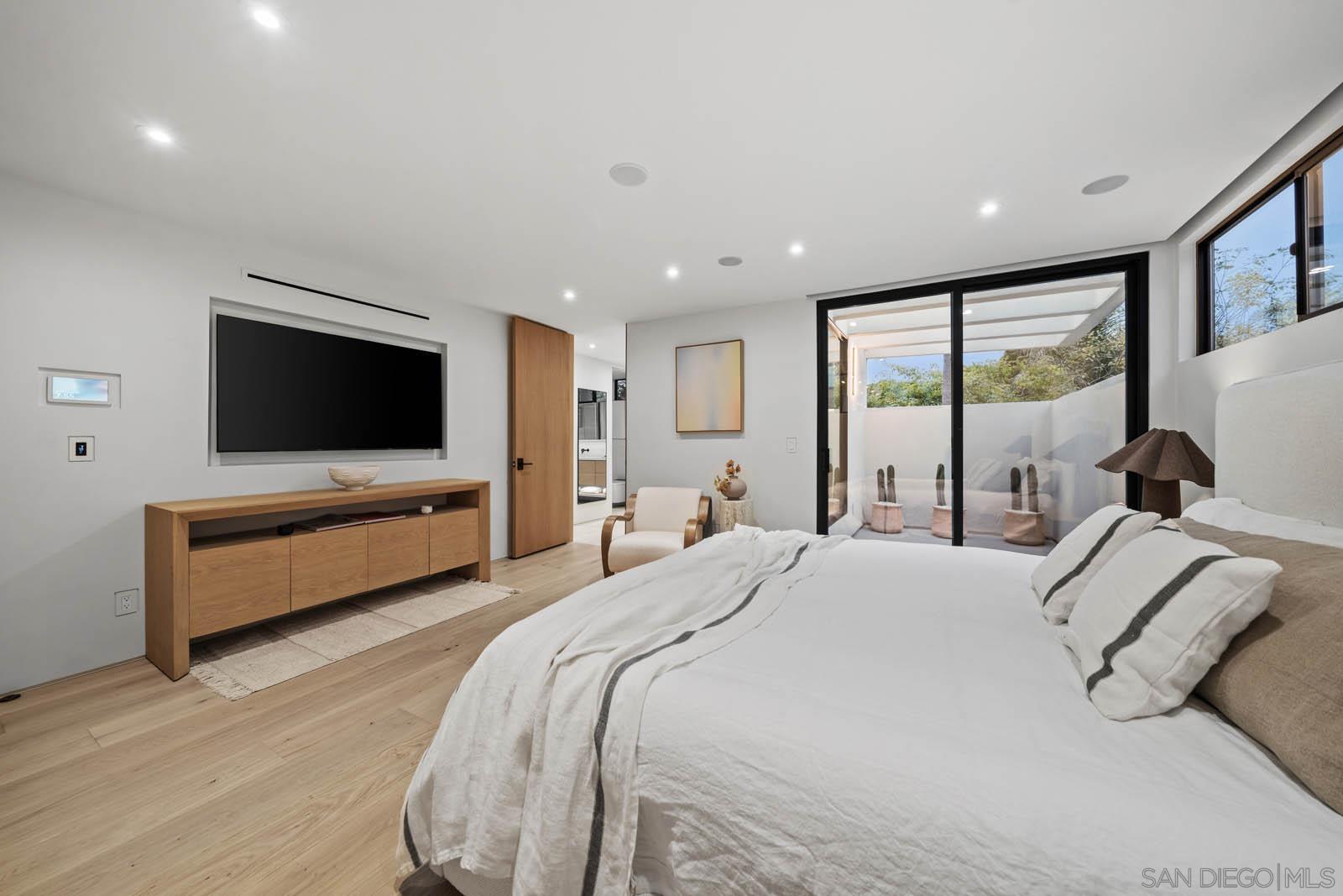 Detail Gallery Image 26 of 75 For 7376  Fay Ave, La Jolla,  CA 92037 - 8 Beds | 5 Baths