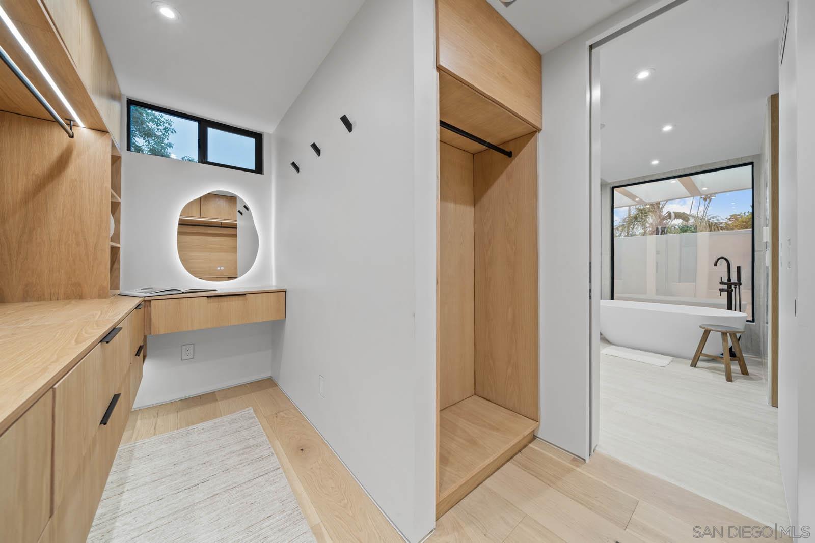 Detail Gallery Image 32 of 75 For 7376  Fay Ave, La Jolla,  CA 92037 - 8 Beds | 5 Baths