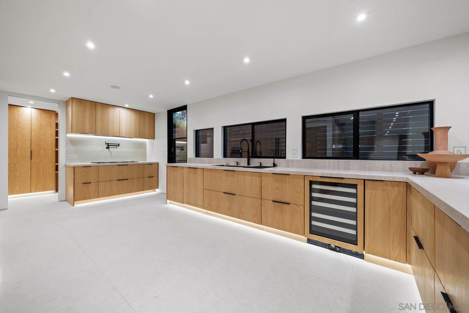 Detail Gallery Image 15 of 75 For 7372-76  Fay Ave, La Jolla,  CA 92037 - – Beds | – Baths