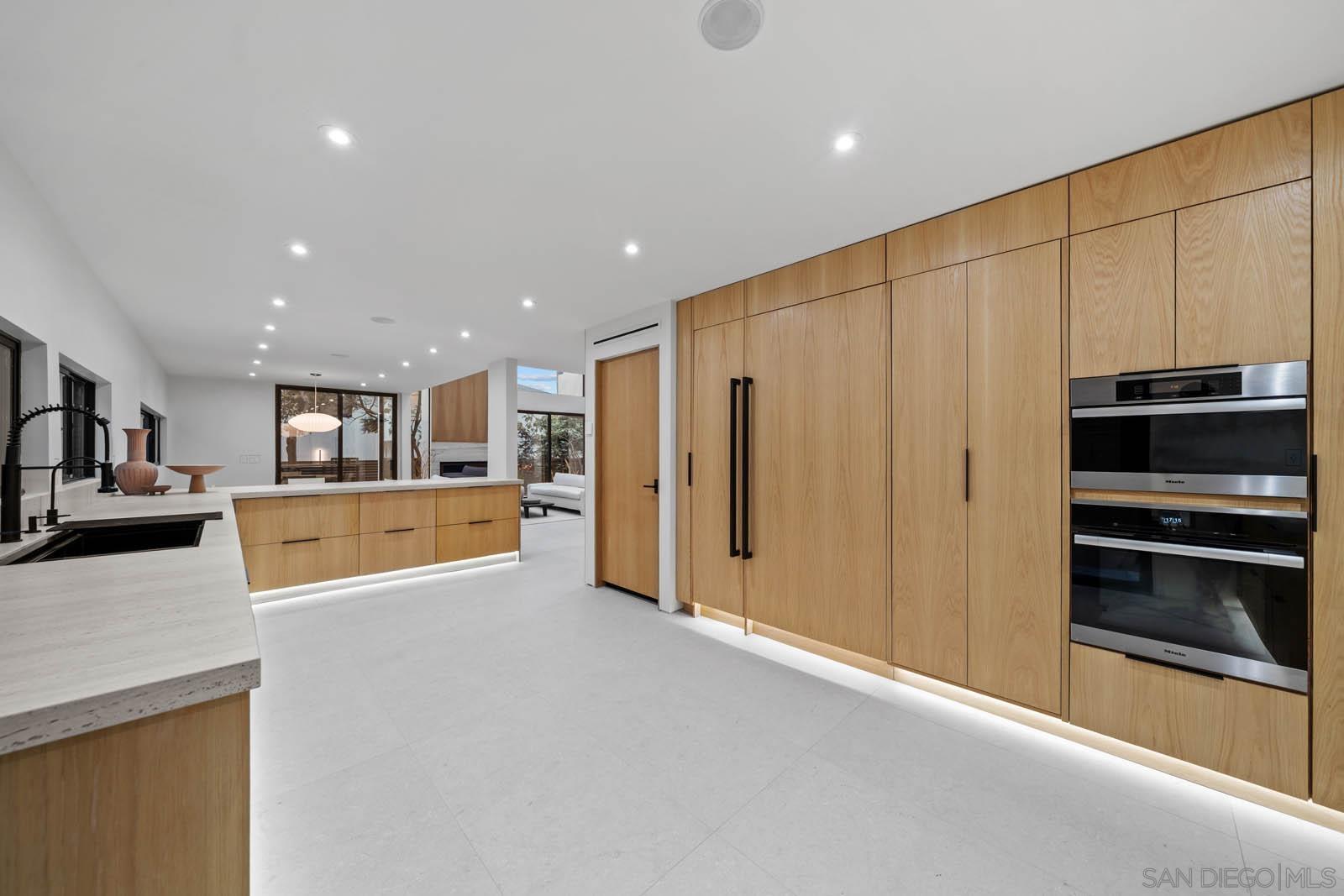 Detail Gallery Image 16 of 75 For 7372-76  Fay Ave, La Jolla,  CA 92037 - – Beds | – Baths