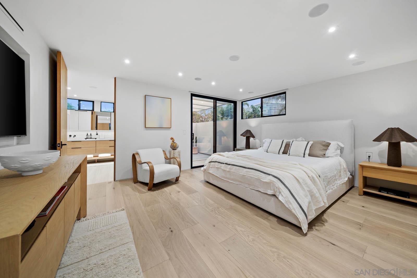 Detail Gallery Image 25 of 75 For 7372-76  Fay Ave, La Jolla,  CA 92037 - – Beds | – Baths