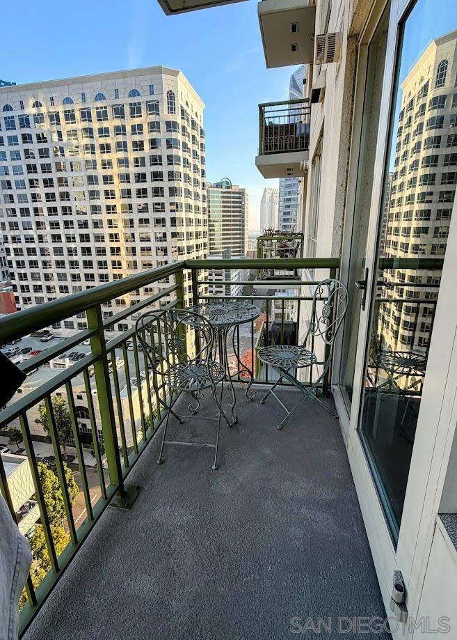 Detail Gallery Image 11 of 33 For 1240  India St  1605, San Diego,  CA 92101 - 1 Beds | 1 Baths