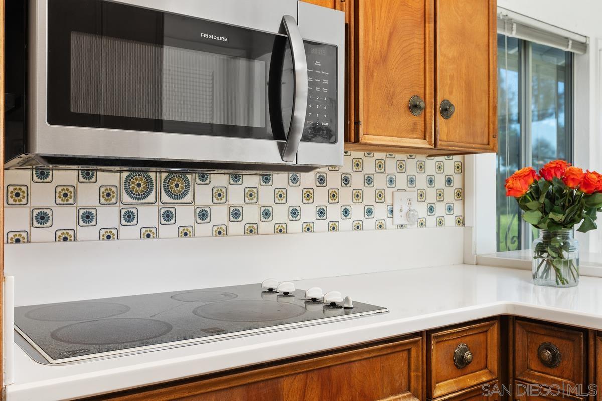 Detail Gallery Image 12 of 33 For 12039  Caminito Cadena, San Diego,  CA 92128 - 2 Beds | 2 Baths