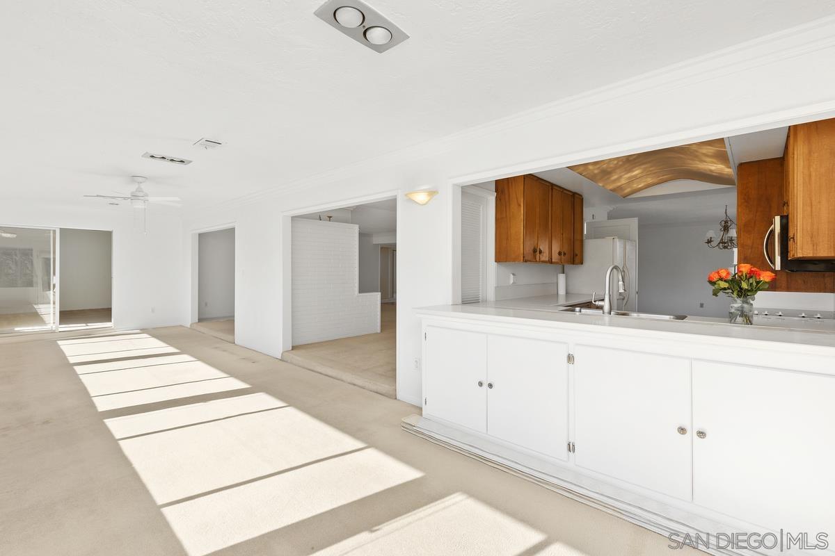 Detail Gallery Image 13 of 33 For 12039  Caminito Cadena, San Diego,  CA 92128 - 2 Beds | 2 Baths