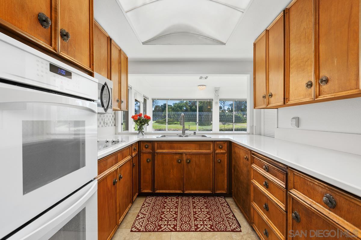 Detail Gallery Image 10 of 33 For 12039  Caminito Cadena, San Diego,  CA 92128 - 2 Beds | 2 Baths