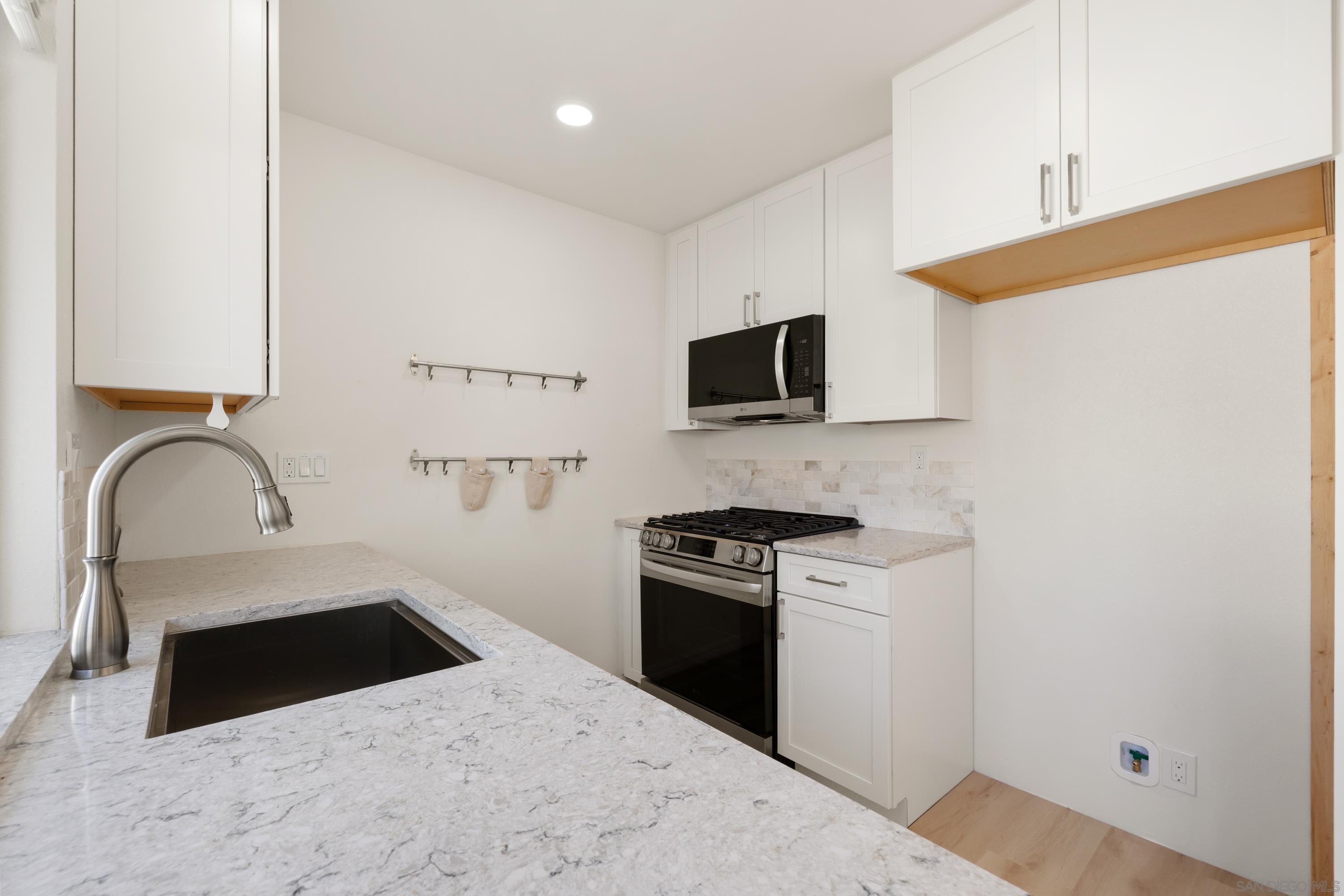 Detail Gallery Image 9 of 41 For 3875  Vista Campana  #32,  Oceanside,  CA 92057 - 1 Beds | 1 Baths