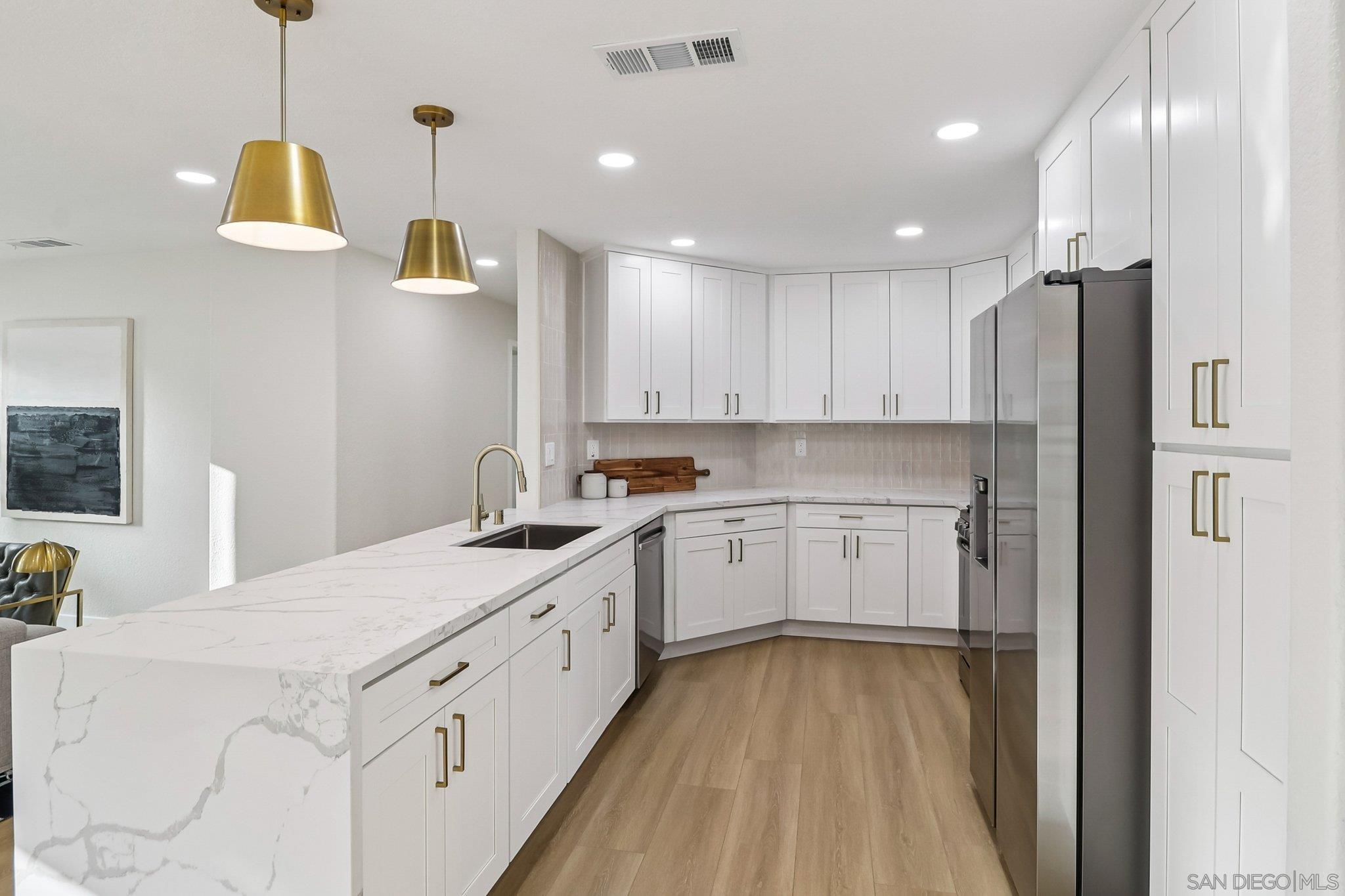 Detail Gallery Image 13 of 49 For 664  Crescent Dr, Chula Vista,  CA 91911 - 5 Beds | 3 Baths