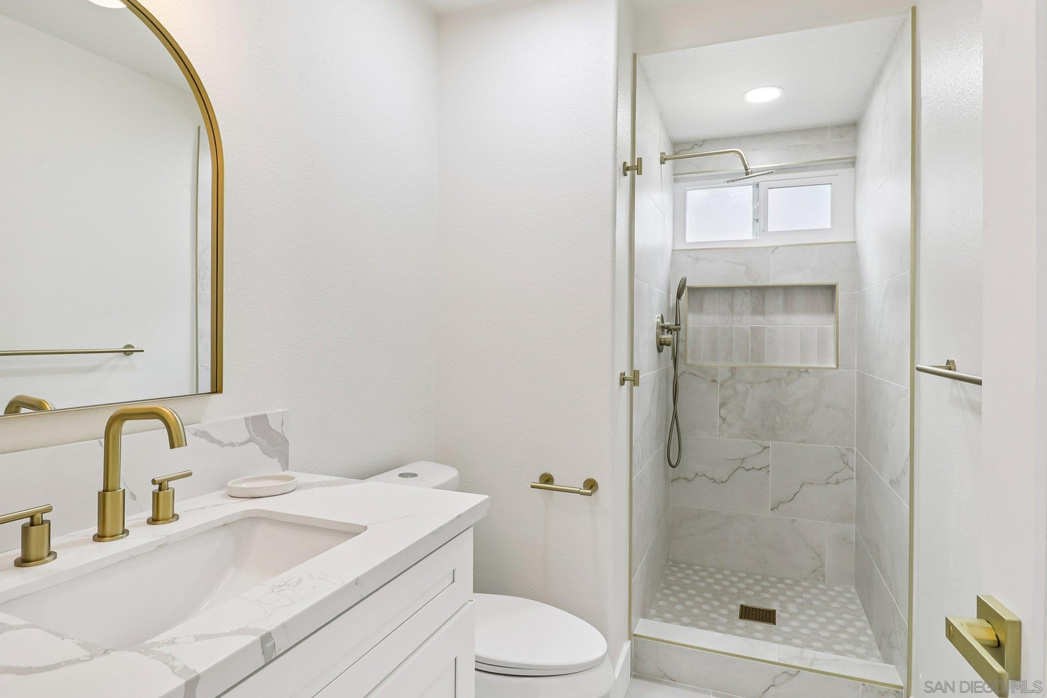 Detail Gallery Image 17 of 49 For 664  Crescent Dr, Chula Vista,  CA 91911 - 5 Beds | 3 Baths