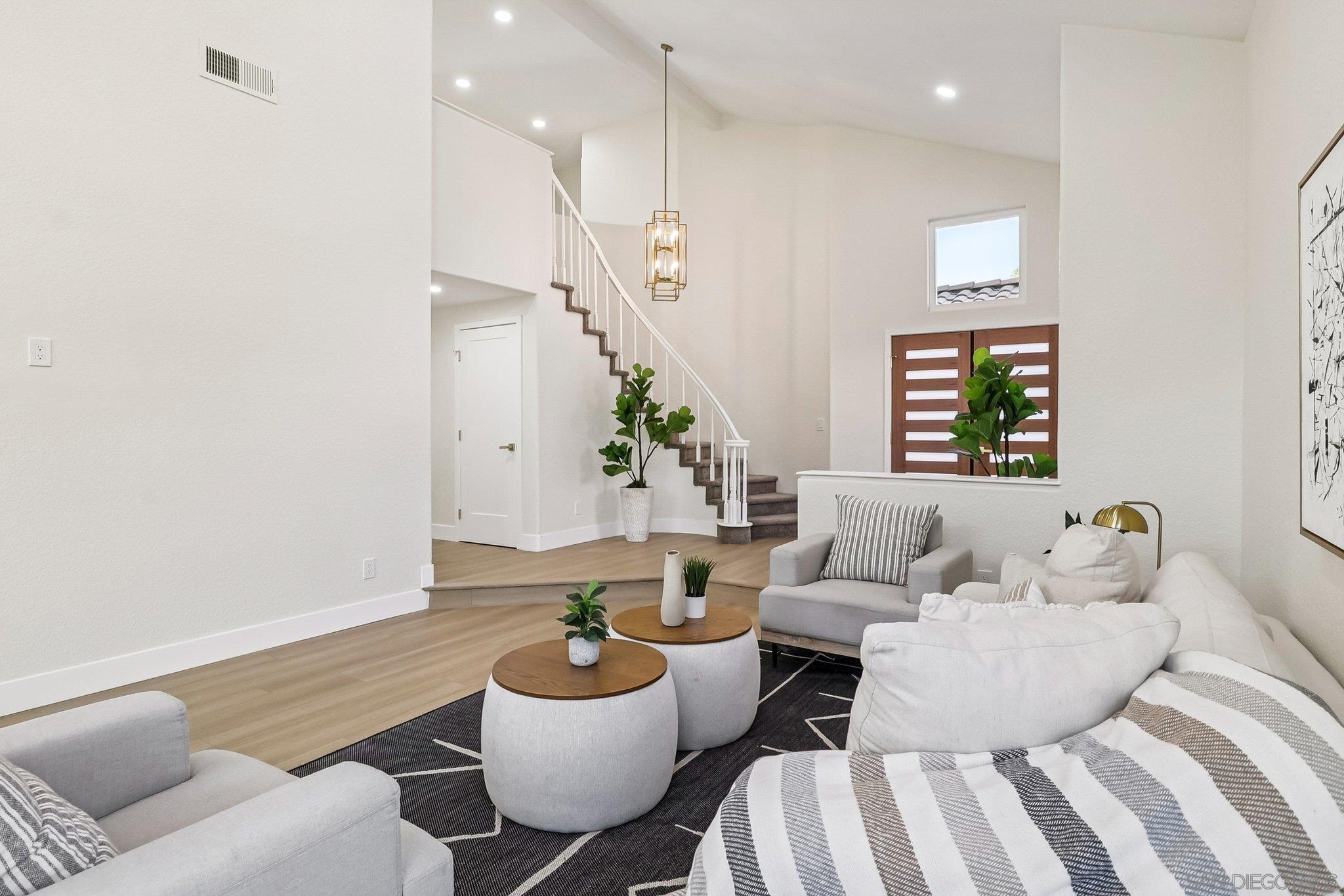 Detail Gallery Image 3 of 49 For 664  Crescent Dr, Chula Vista,  CA 91911 - 5 Beds | 3 Baths