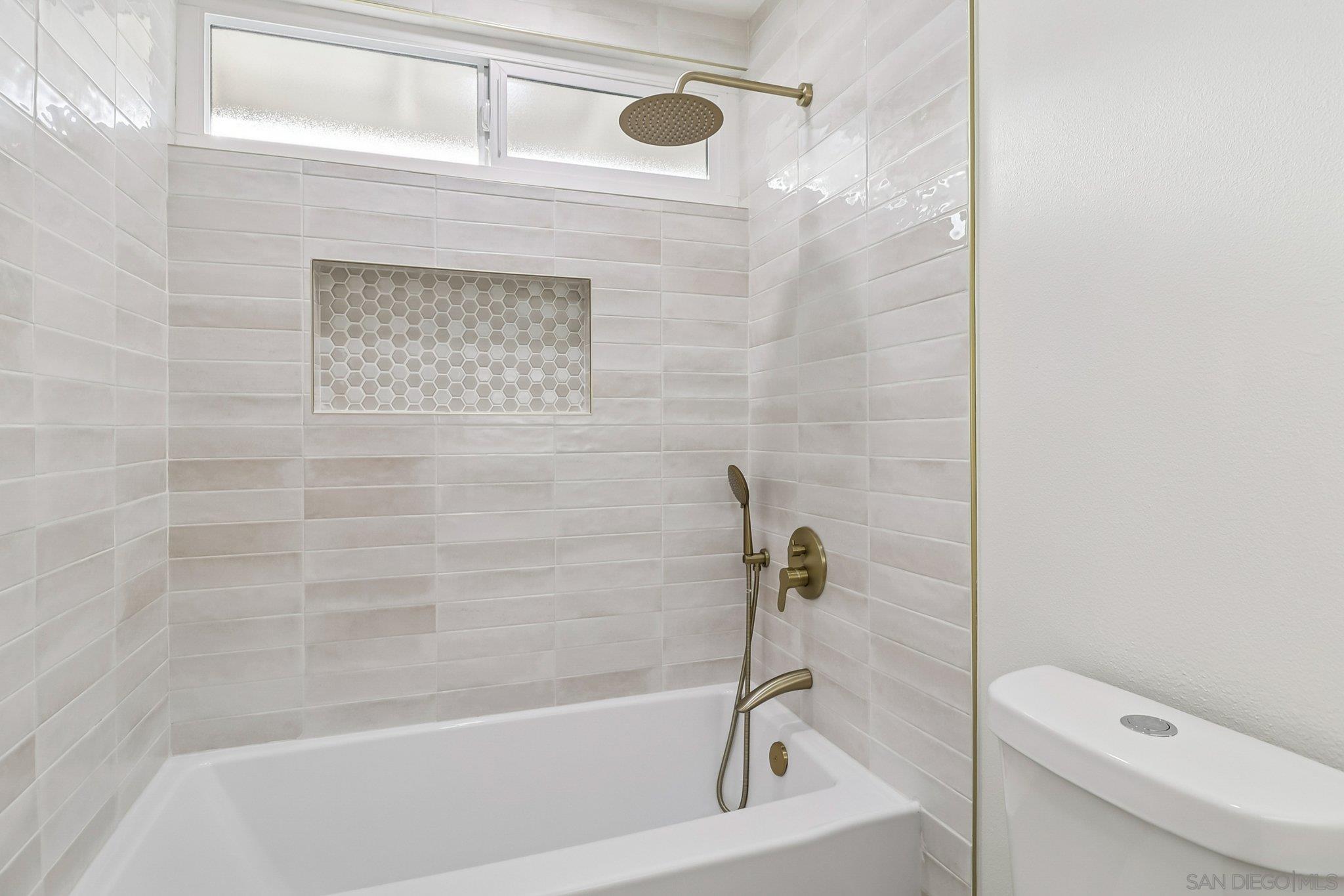 Detail Gallery Image 29 of 49 For 664  Crescent Dr, Chula Vista,  CA 91911 - 5 Beds | 3 Baths