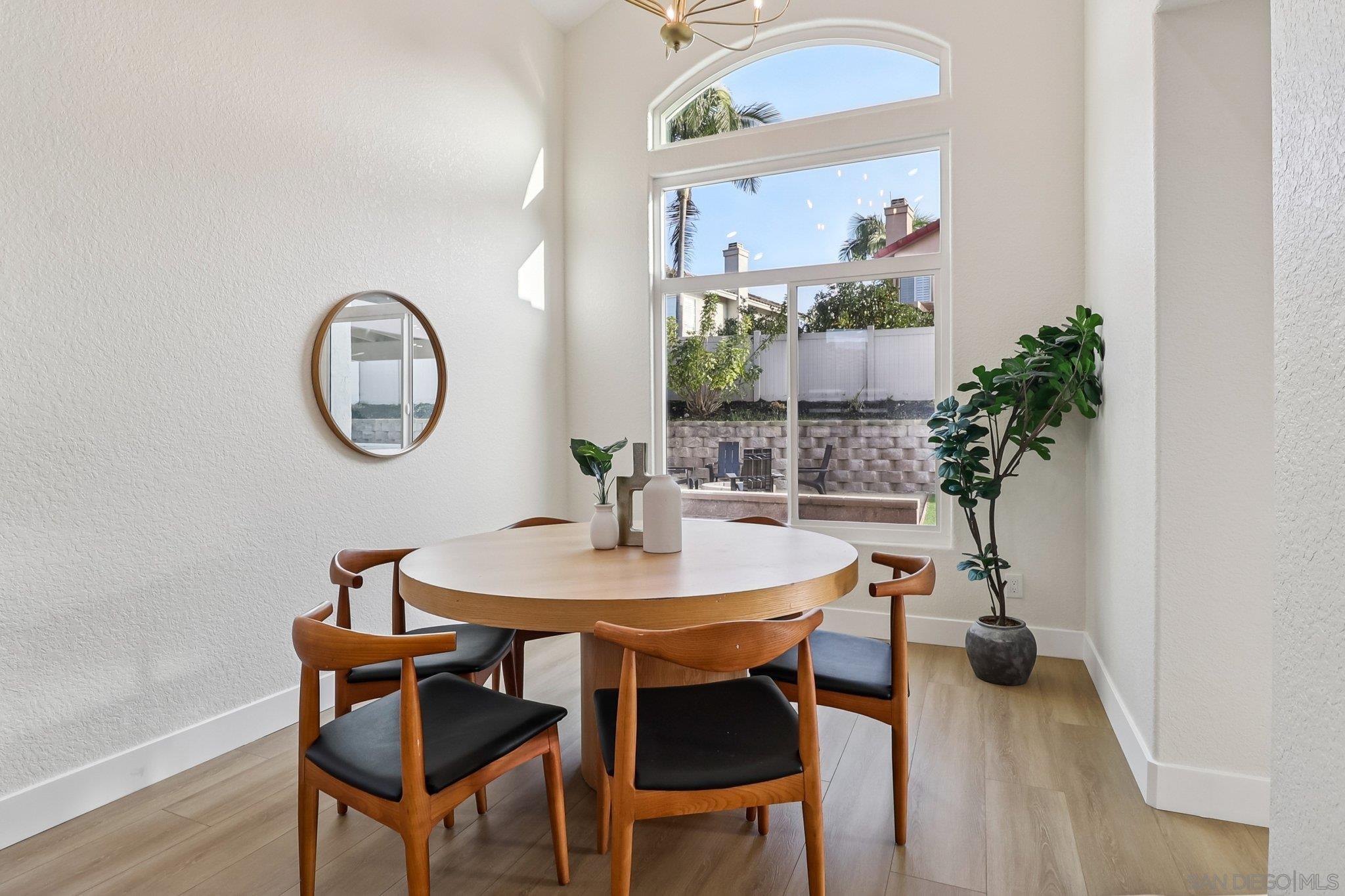 Detail Gallery Image 7 of 49 For 664  Crescent Dr, Chula Vista,  CA 91911 - 5 Beds | 3 Baths