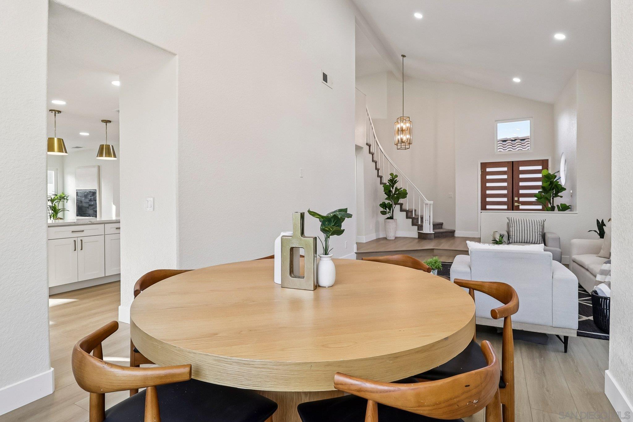 Detail Gallery Image 8 of 49 For 664  Crescent Dr, Chula Vista,  CA 91911 - 5 Beds | 3 Baths