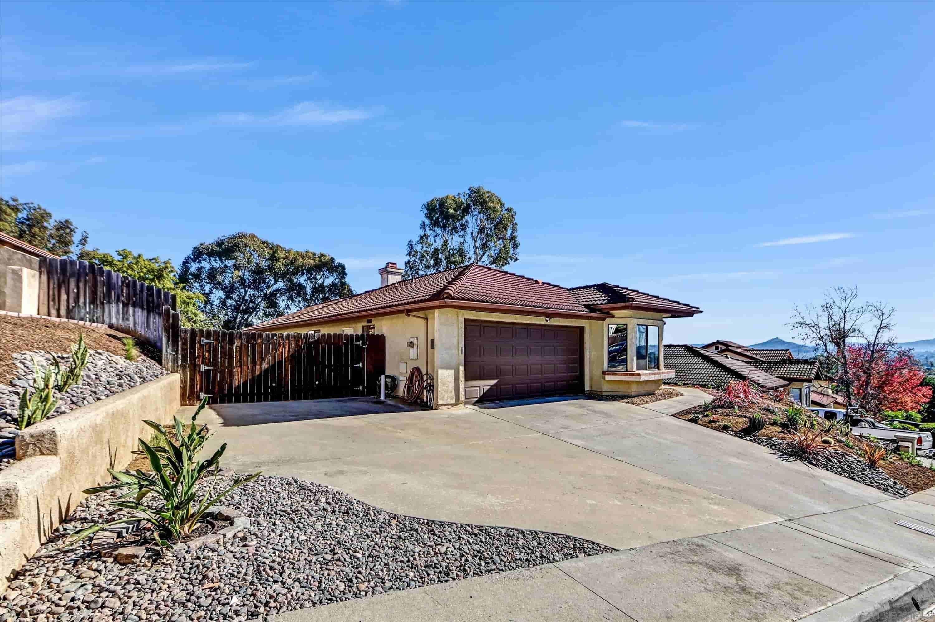 Detail Gallery Image 4 of 40 For 1412  Timber Gln, Escondido,  CA 92027 - 3 Beds | 2 Baths