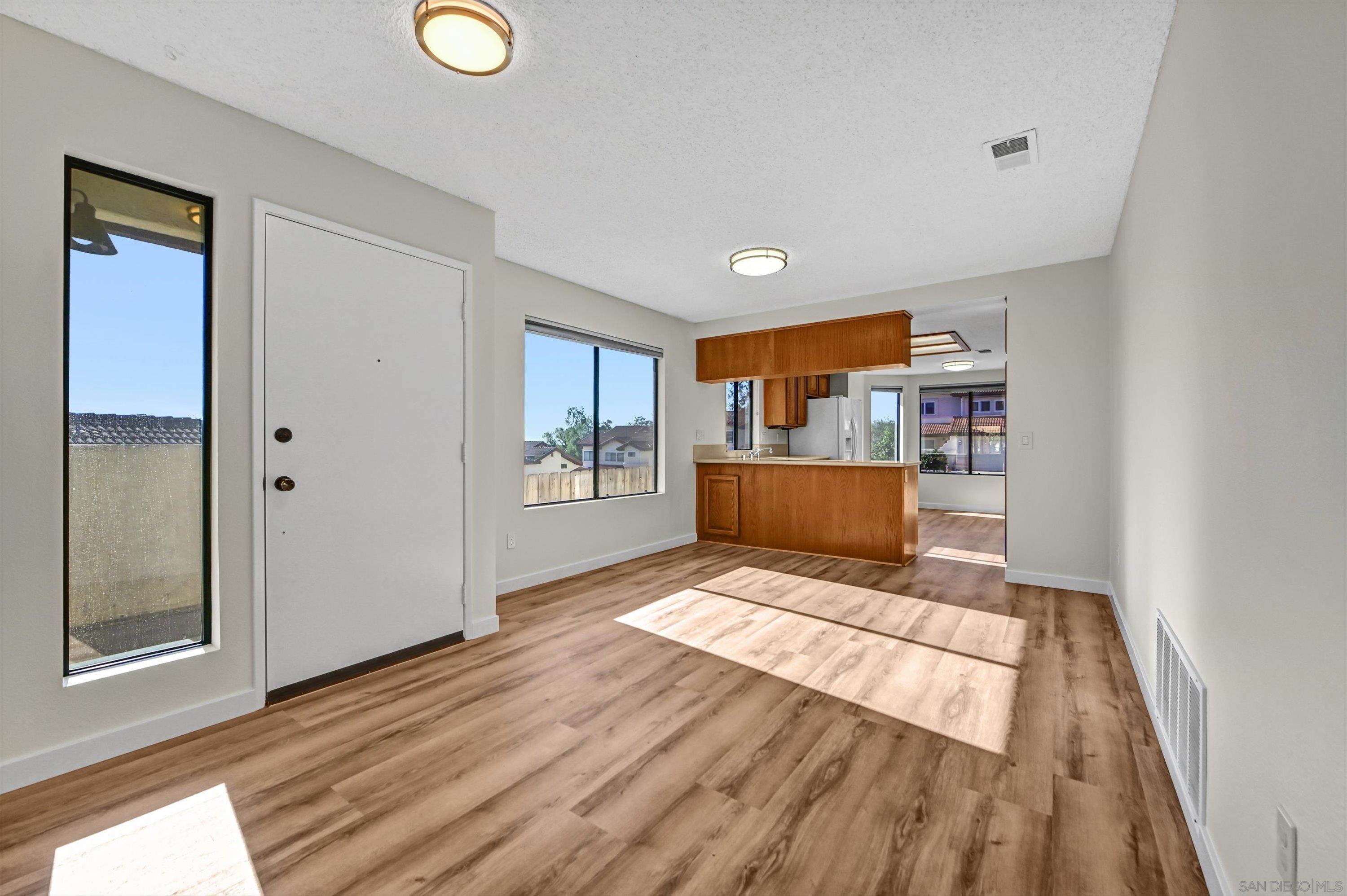 Detail Gallery Image 5 of 40 For 1412  Timber Gln, Escondido,  CA 92027 - 3 Beds | 2 Baths