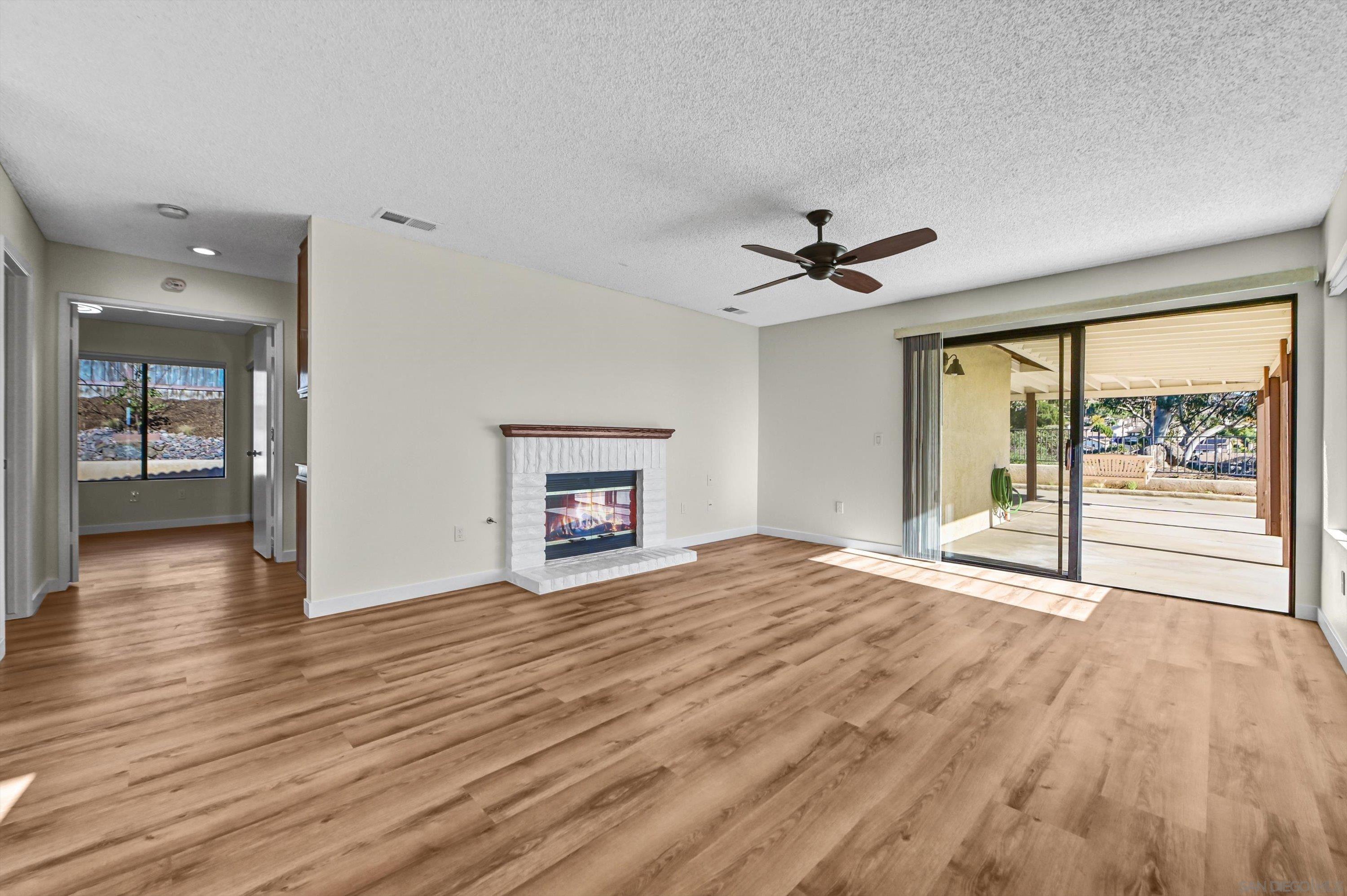 Detail Gallery Image 6 of 40 For 1412  Timber Gln, Escondido,  CA 92027 - 3 Beds | 2 Baths