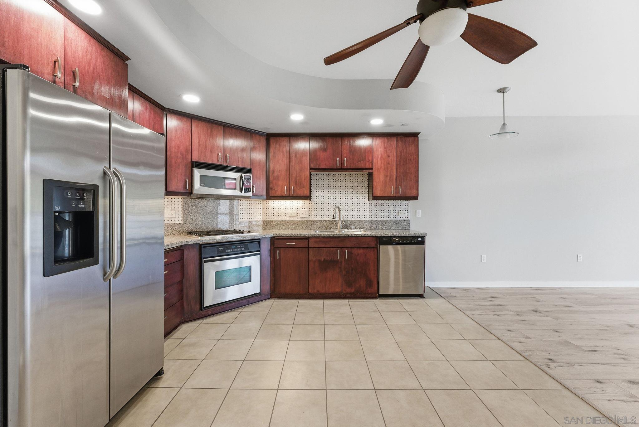 Detail Gallery Image 2 of 35 For 550  15th St  #206,  San Diego,  CA 92101 - 2 Beds | 1 Baths