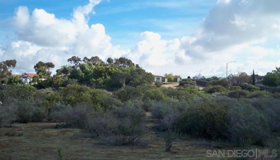 Detail Gallery Image 3 of 4 For 945 E E J St, Chula Vista,  CA 91910 - 4 Beds | 2 Baths
