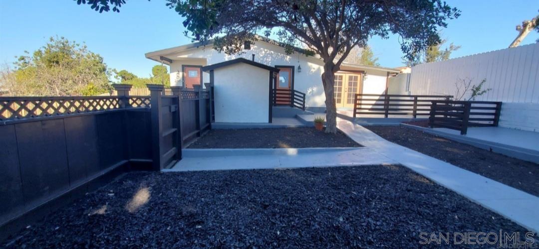 Detail Gallery Image 17 of 35 For 2743-2745  Ridgeway Dr., National City,  CA 91950 - 6 Beds | 3 Baths