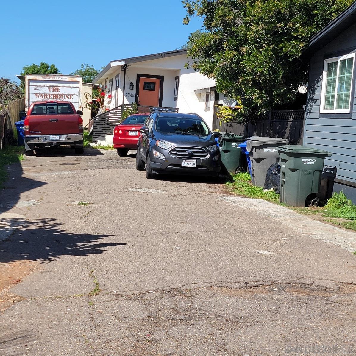 Detail Gallery Image 4 of 35 For 2743-2745  Ridgeway Dr., National City,  CA 91950 - 6 Beds | 3 Baths