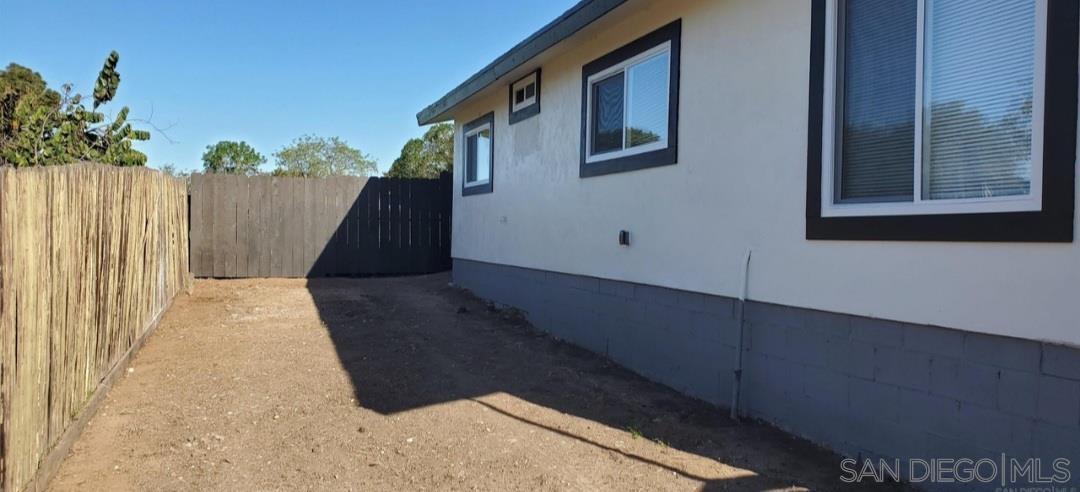 Detail Gallery Image 5 of 35 For 2743-2745  Ridgeway Dr., National City,  CA 91950 - 6 Beds | 3 Baths