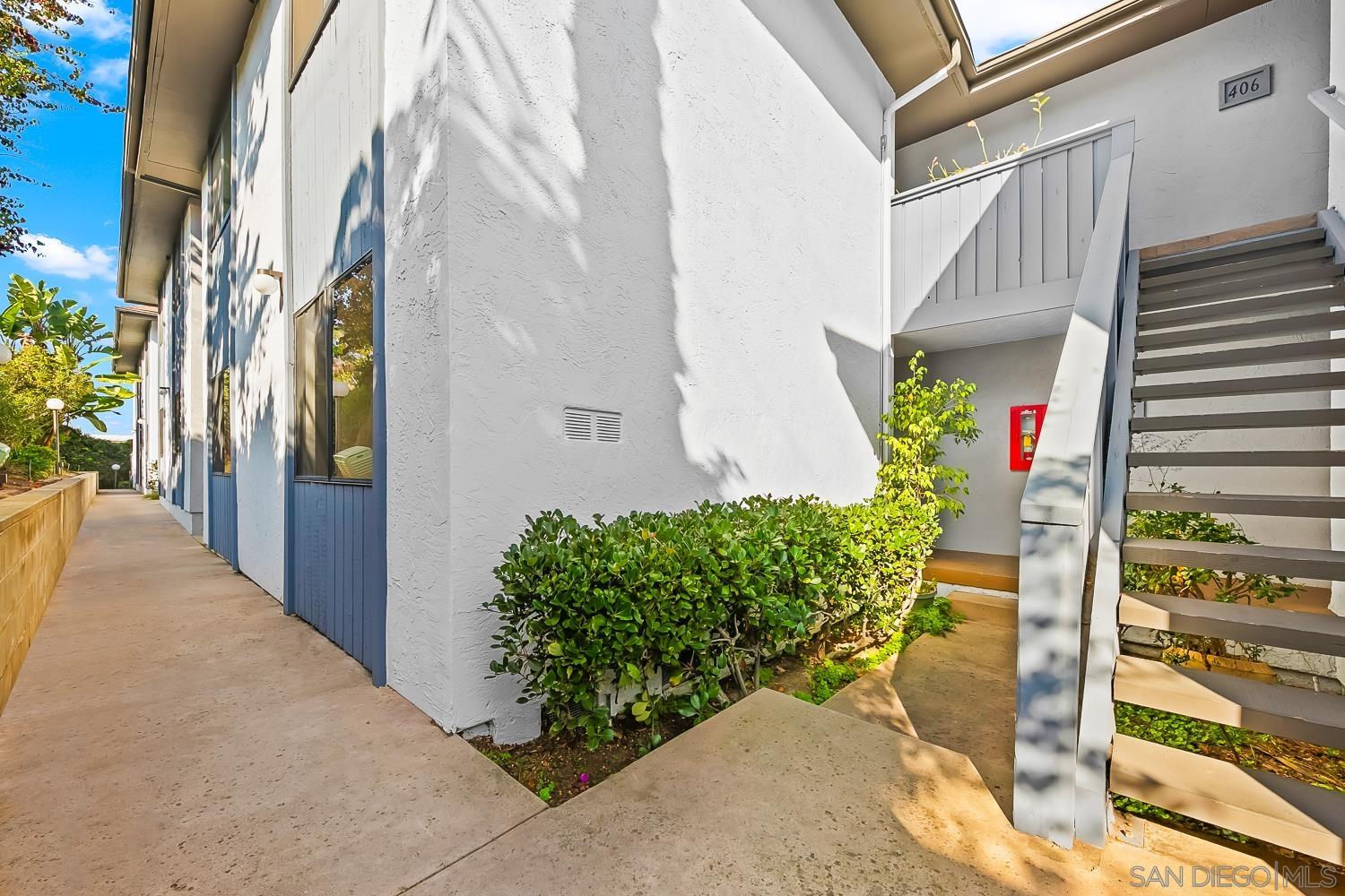 Detail Gallery Image 3 of 20 For 3219  Midway Dr  #407,  San Diego,  CA 92110 - 2 Beds | 2 Baths