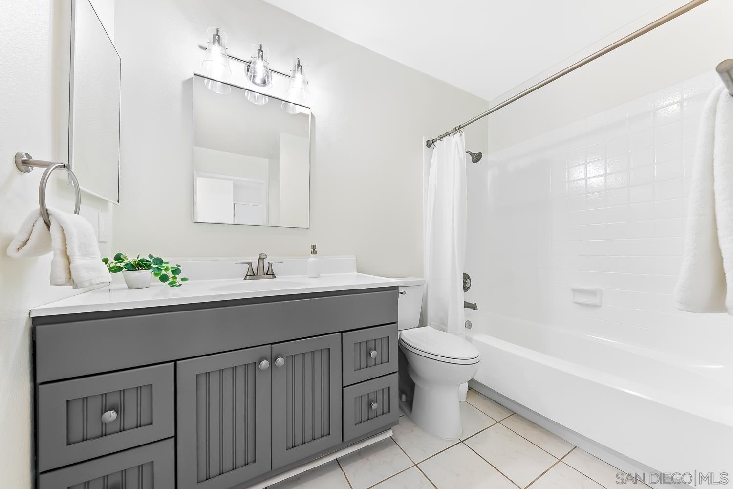 Detail Gallery Image 6 of 20 For 3219  Midway Dr  #407,  San Diego,  CA 92110 - 2 Beds | 2 Baths