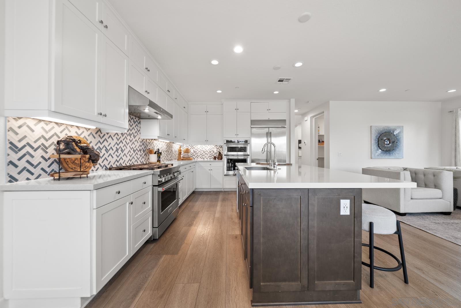 Detail Gallery Image 11 of 31 For 8304  the Grant Place, Bonita,  CA 91902 - 5 Beds | 4/1 Baths