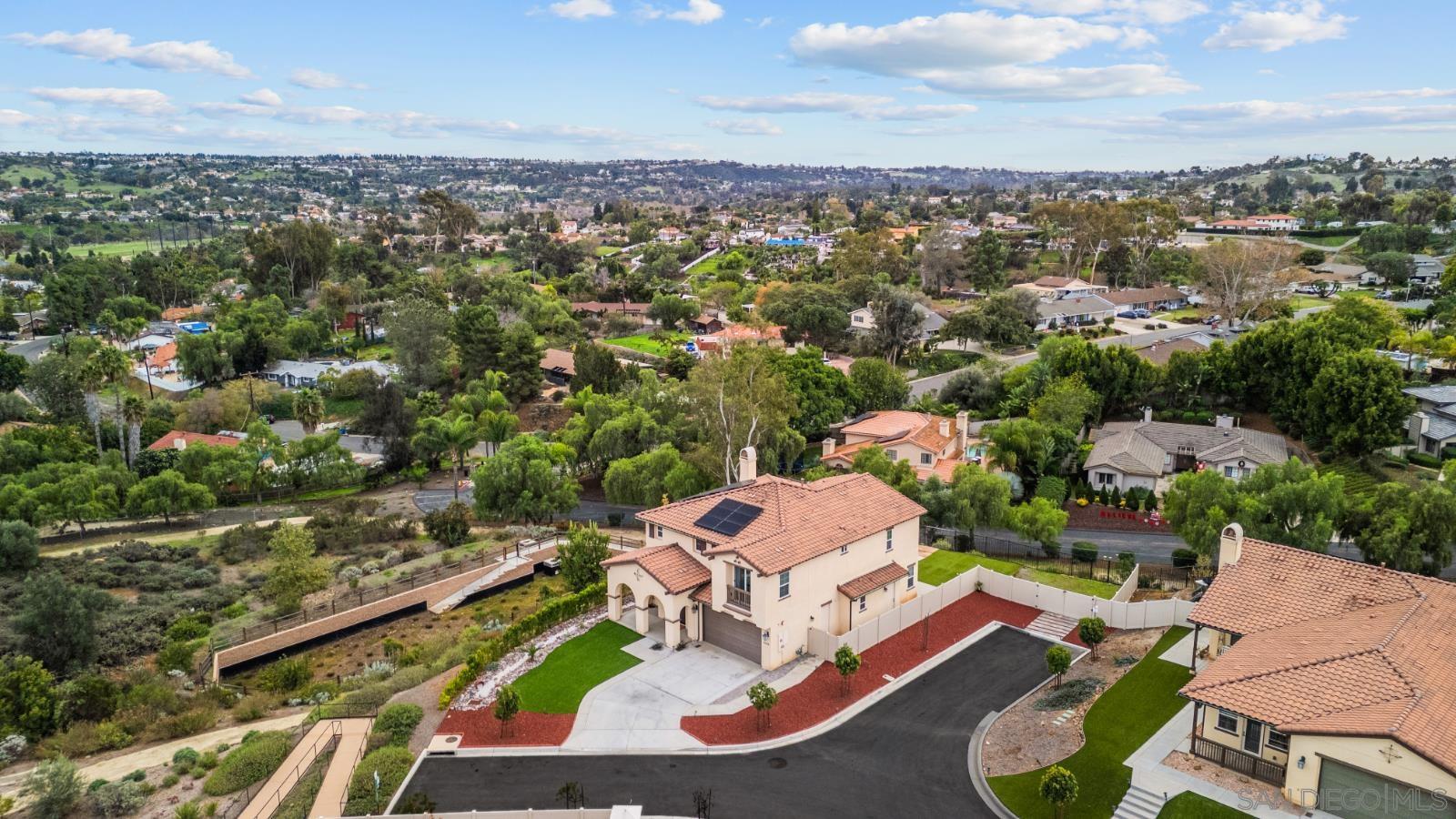Detail Gallery Image 4 of 31 For 8304  the Grant Place, Bonita,  CA 91902 - 5 Beds | 4/1 Baths