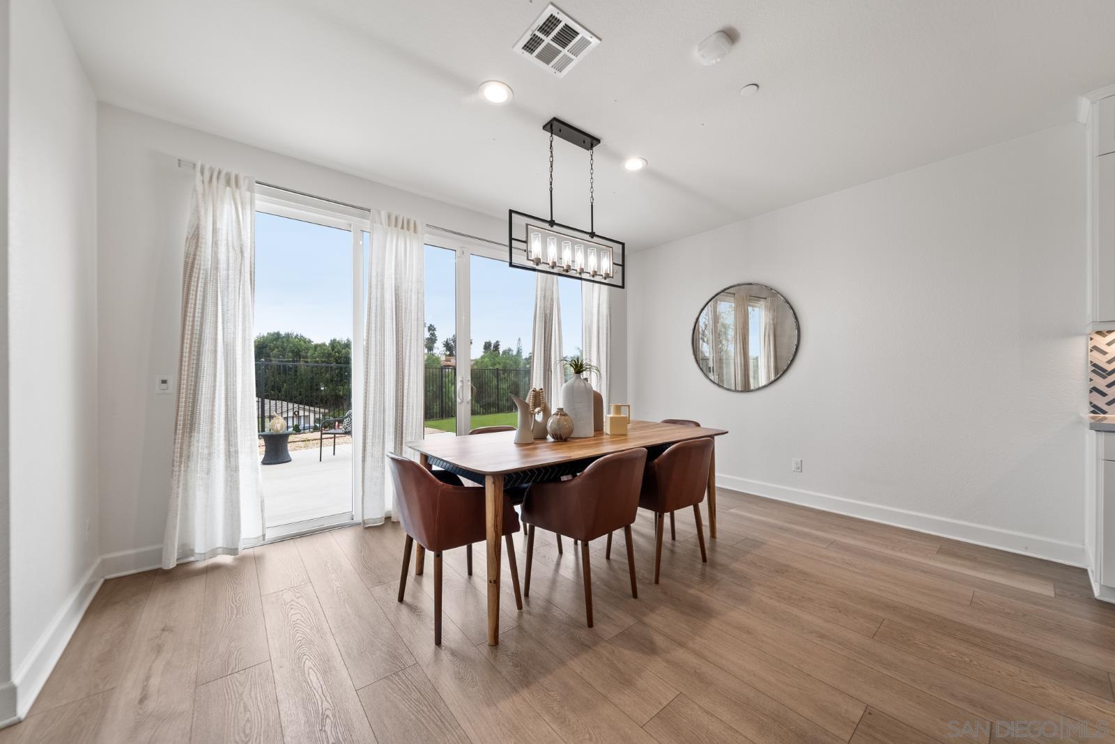 Detail Gallery Image 8 of 31 For 8304  the Grant Place, Bonita,  CA 91902 - 5 Beds | 4/1 Baths