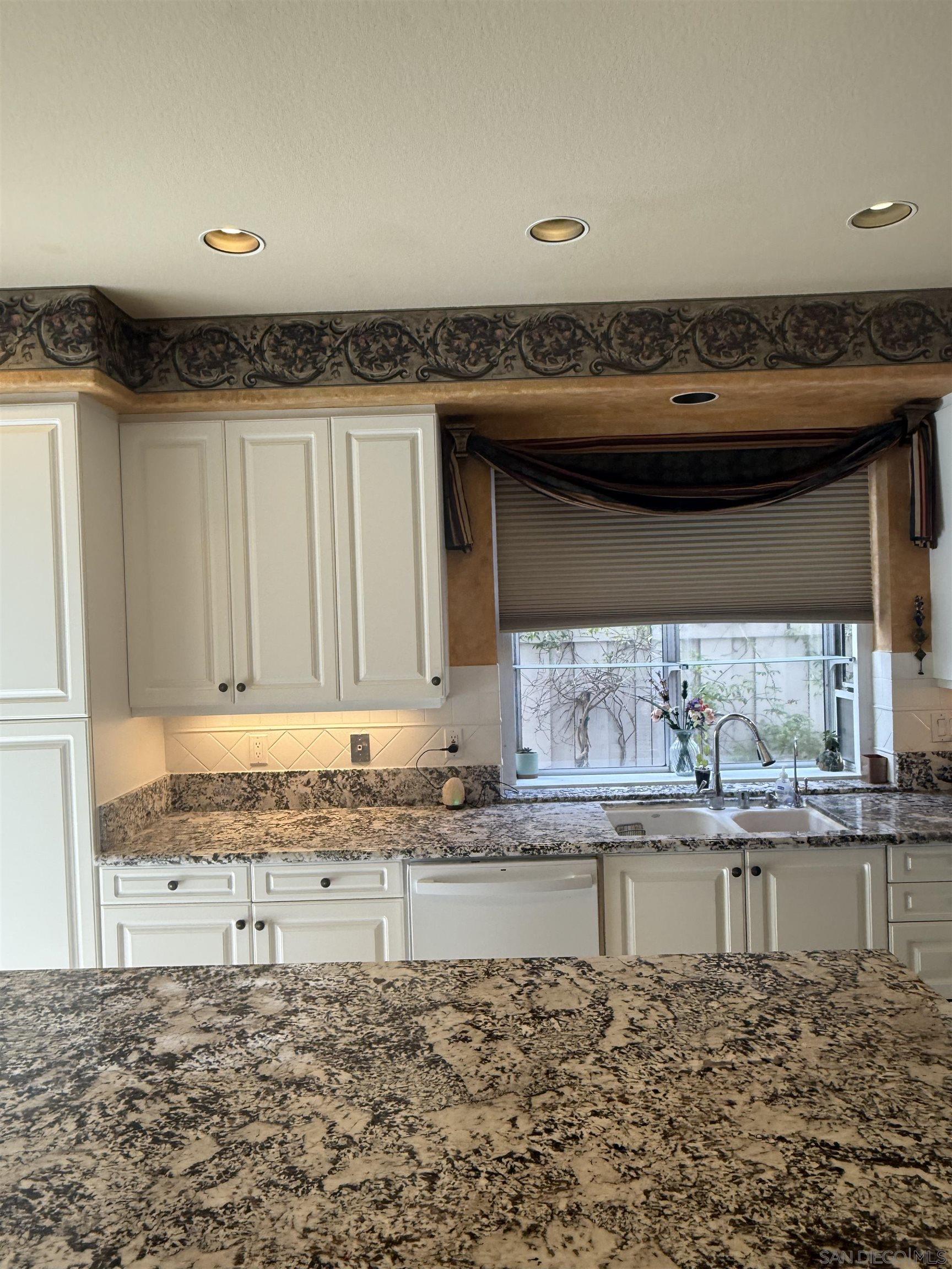 Detail Gallery Image 11 of 22 For 11373  Swan Canyon Rd, San Diego,  CA 92131 - 4 Beds | 3 Baths